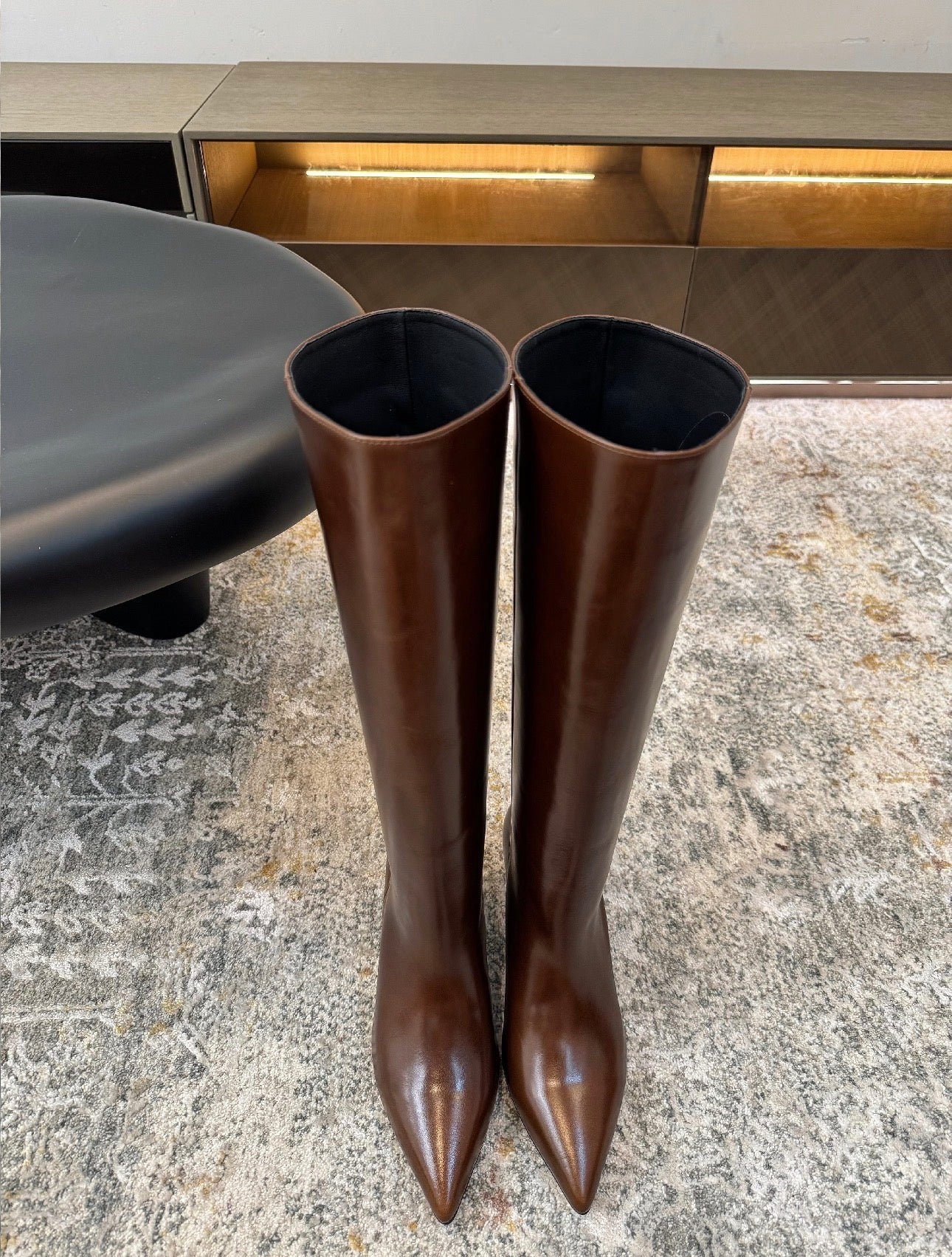 ქალის ტყავის ჩექმა