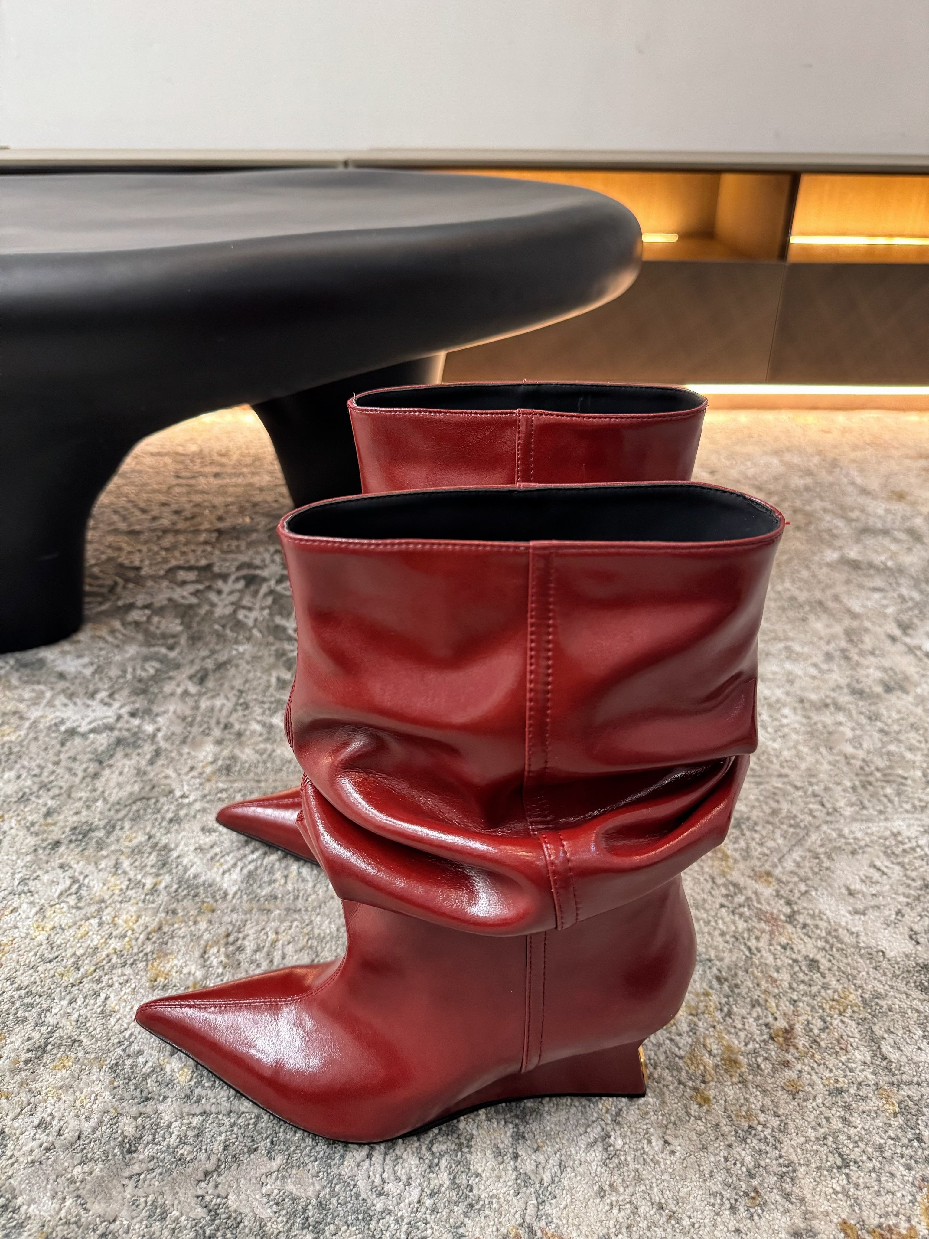 ქალის ჩექმა