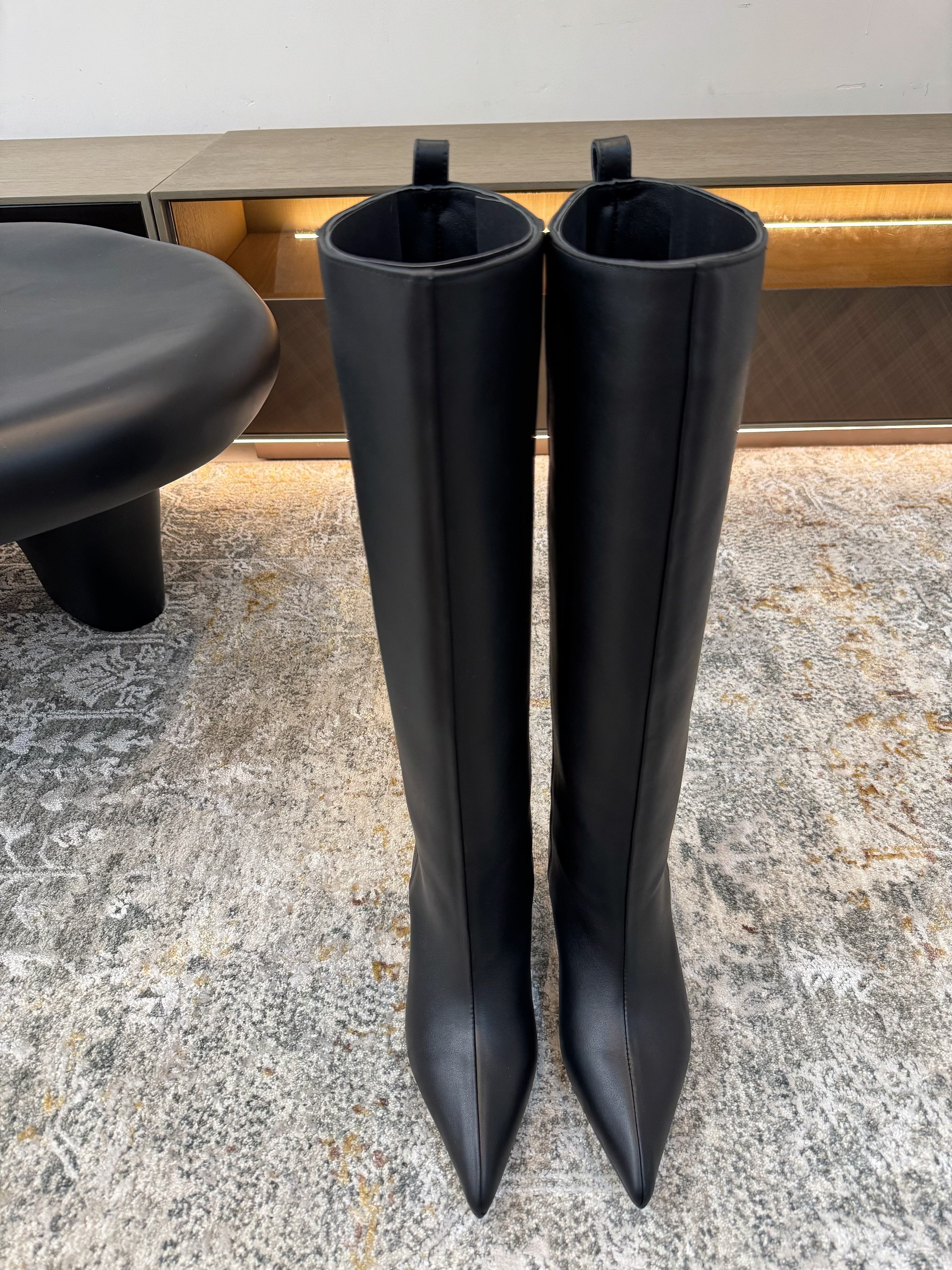 ქალის ჩექმა