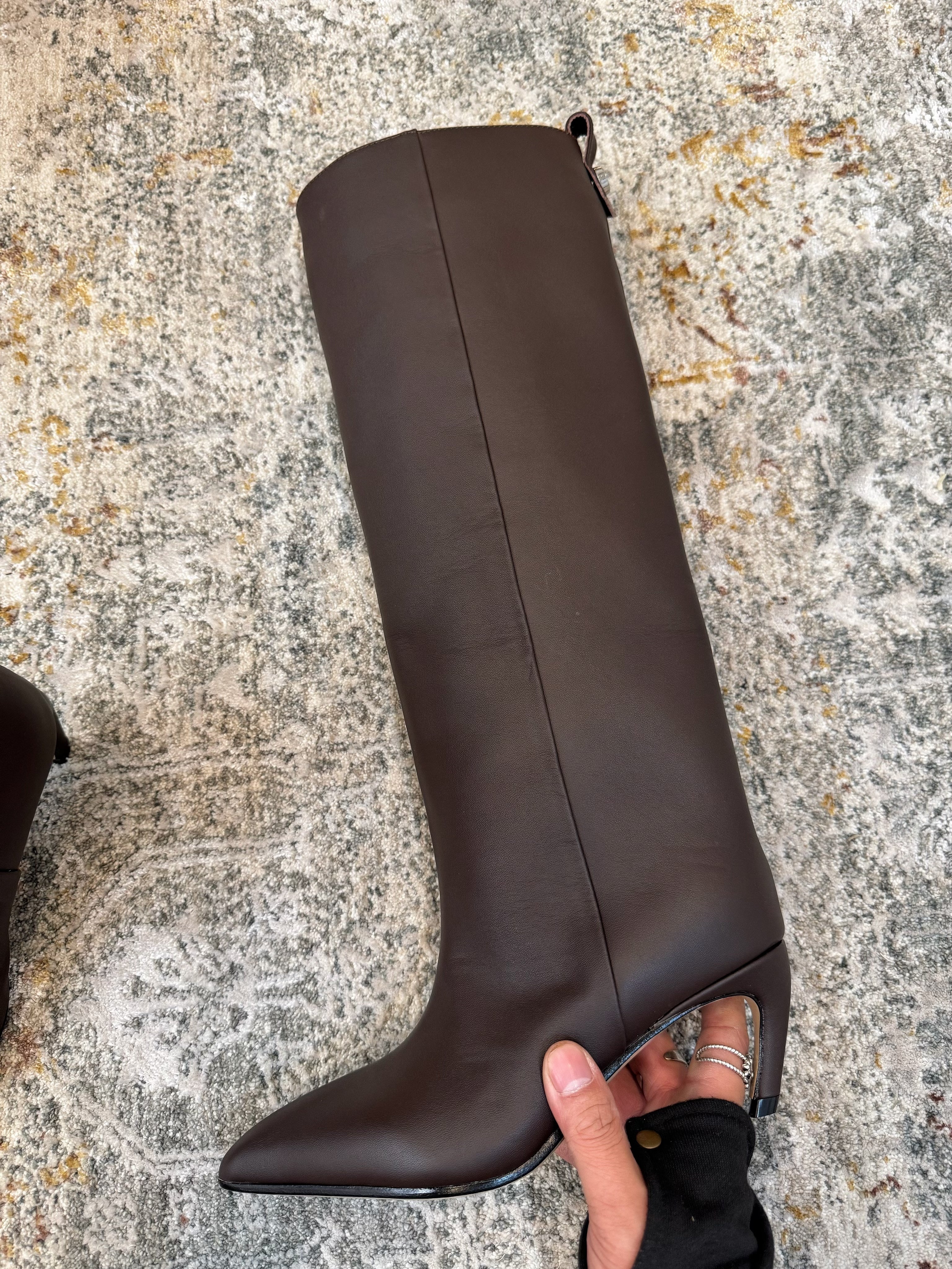 ქალის ჩექმა