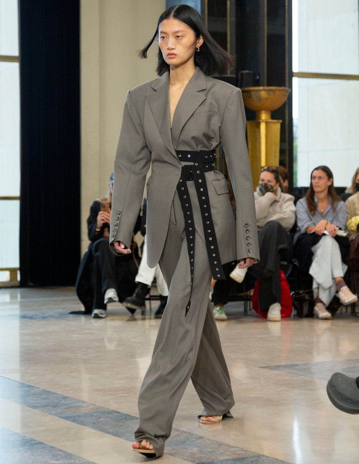 ქალის პიჯაკი