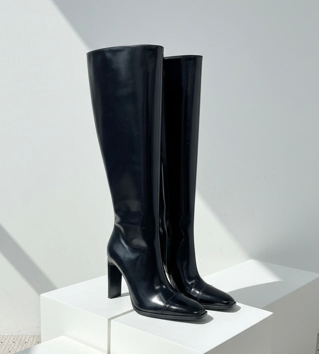 ქალის ჩექმა