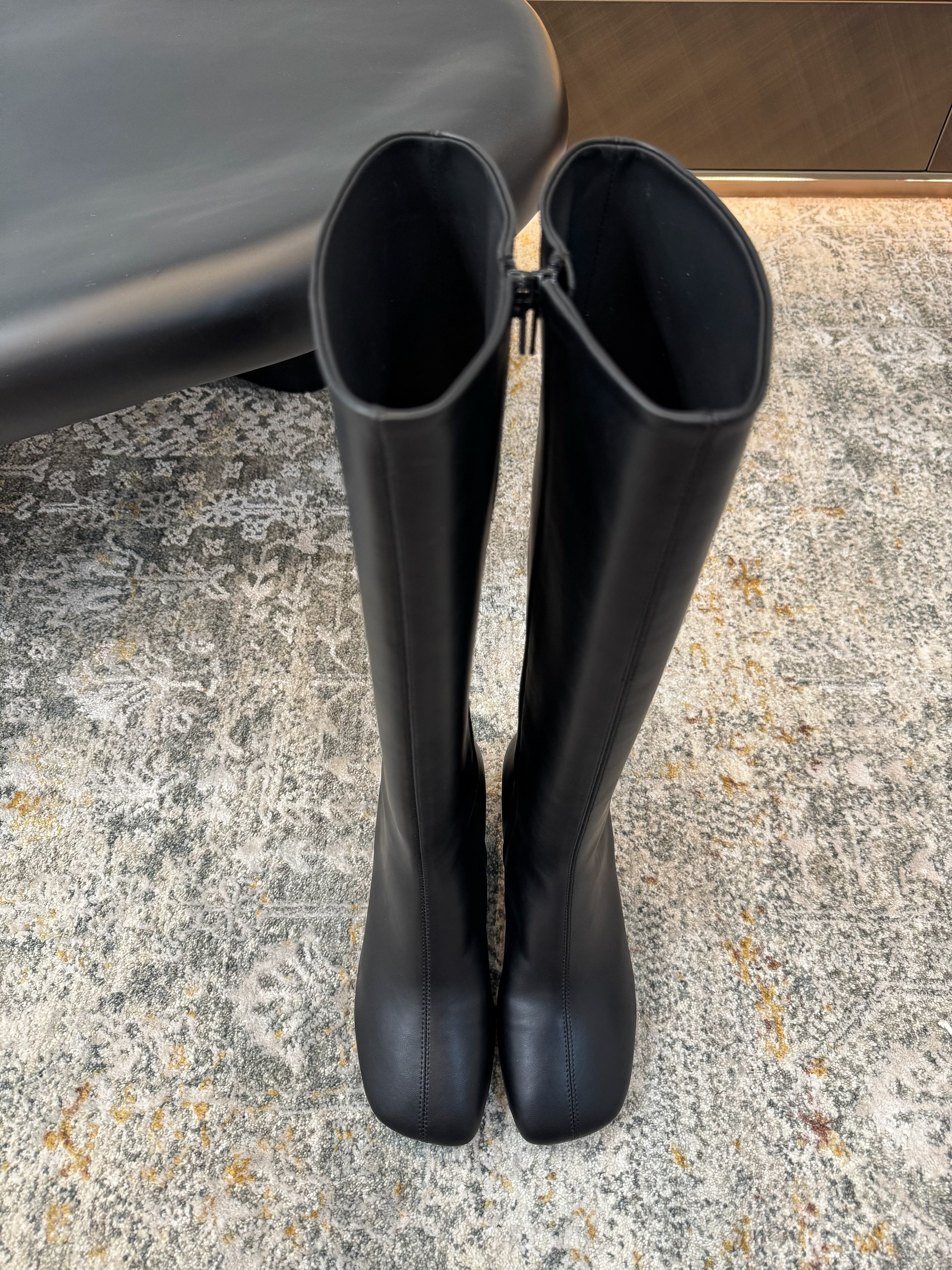 ქალის ჩექმა