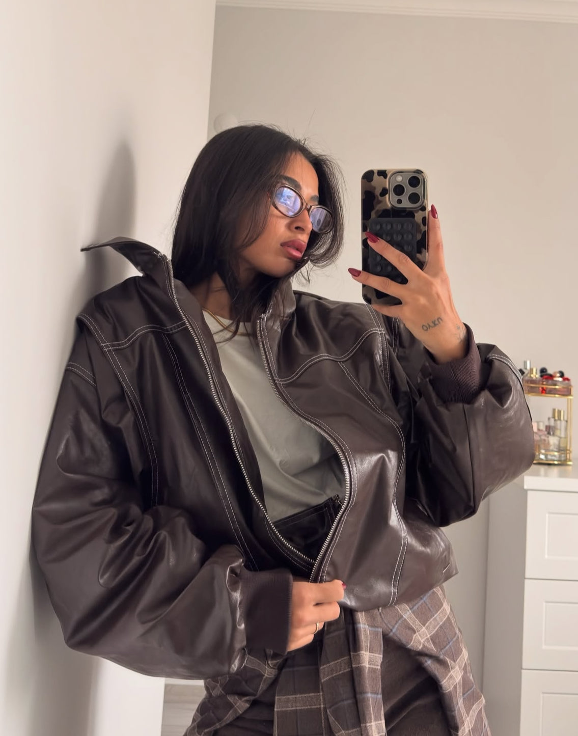 ქალის ტყავის ქურთუკი