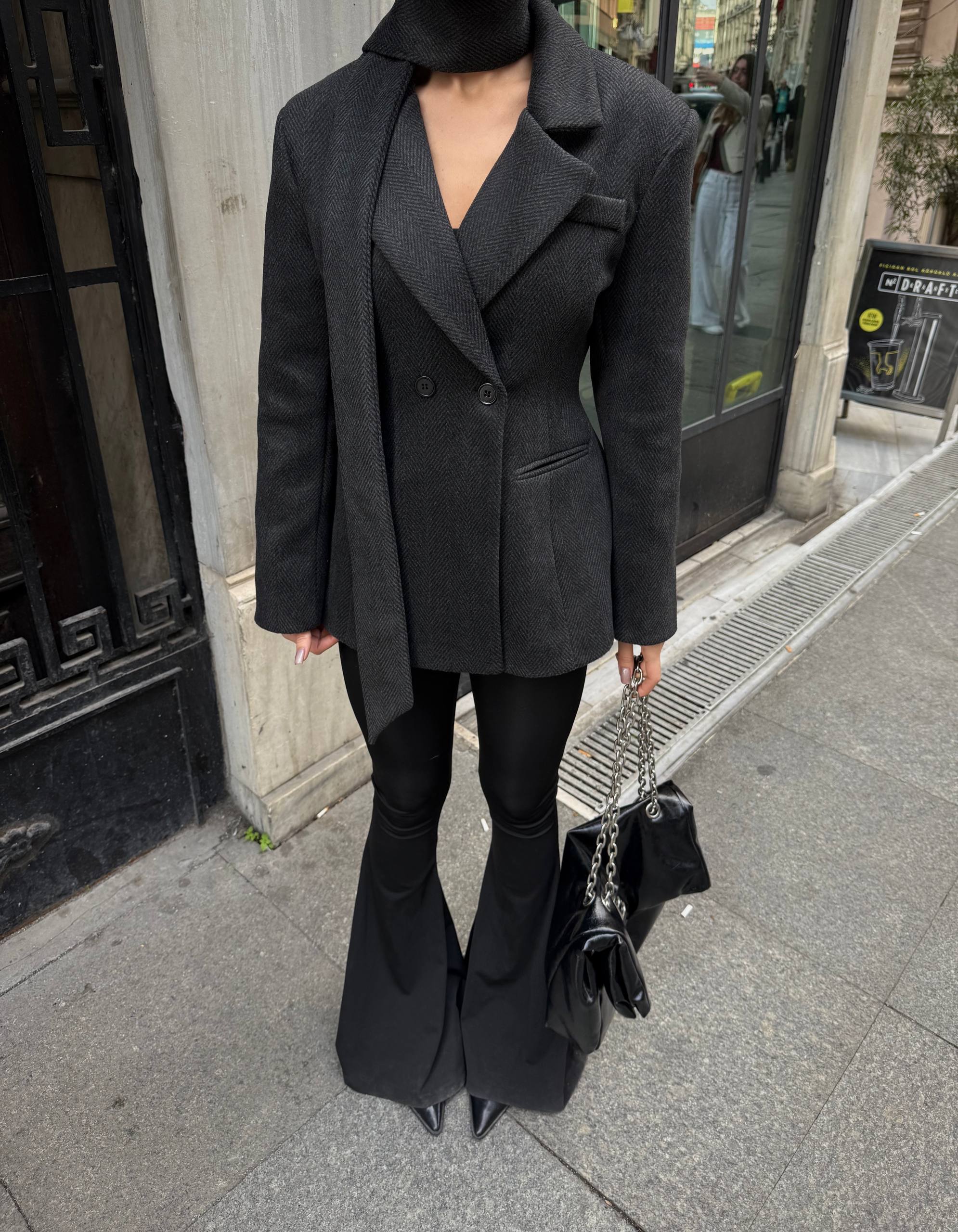 ქალის მანტო-პიჯაკი