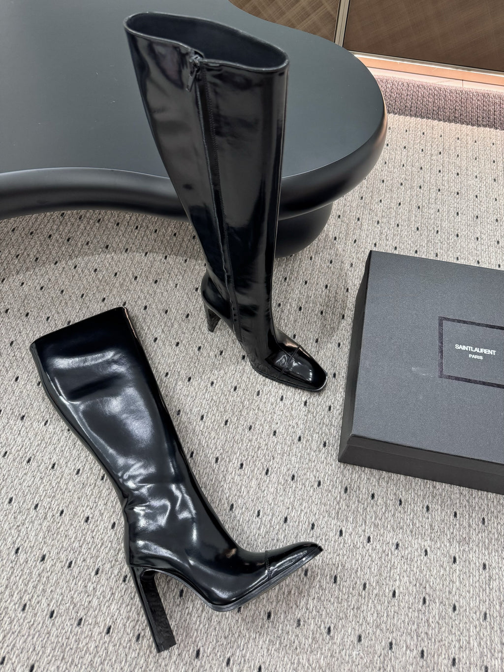 ქალის ჩექმა