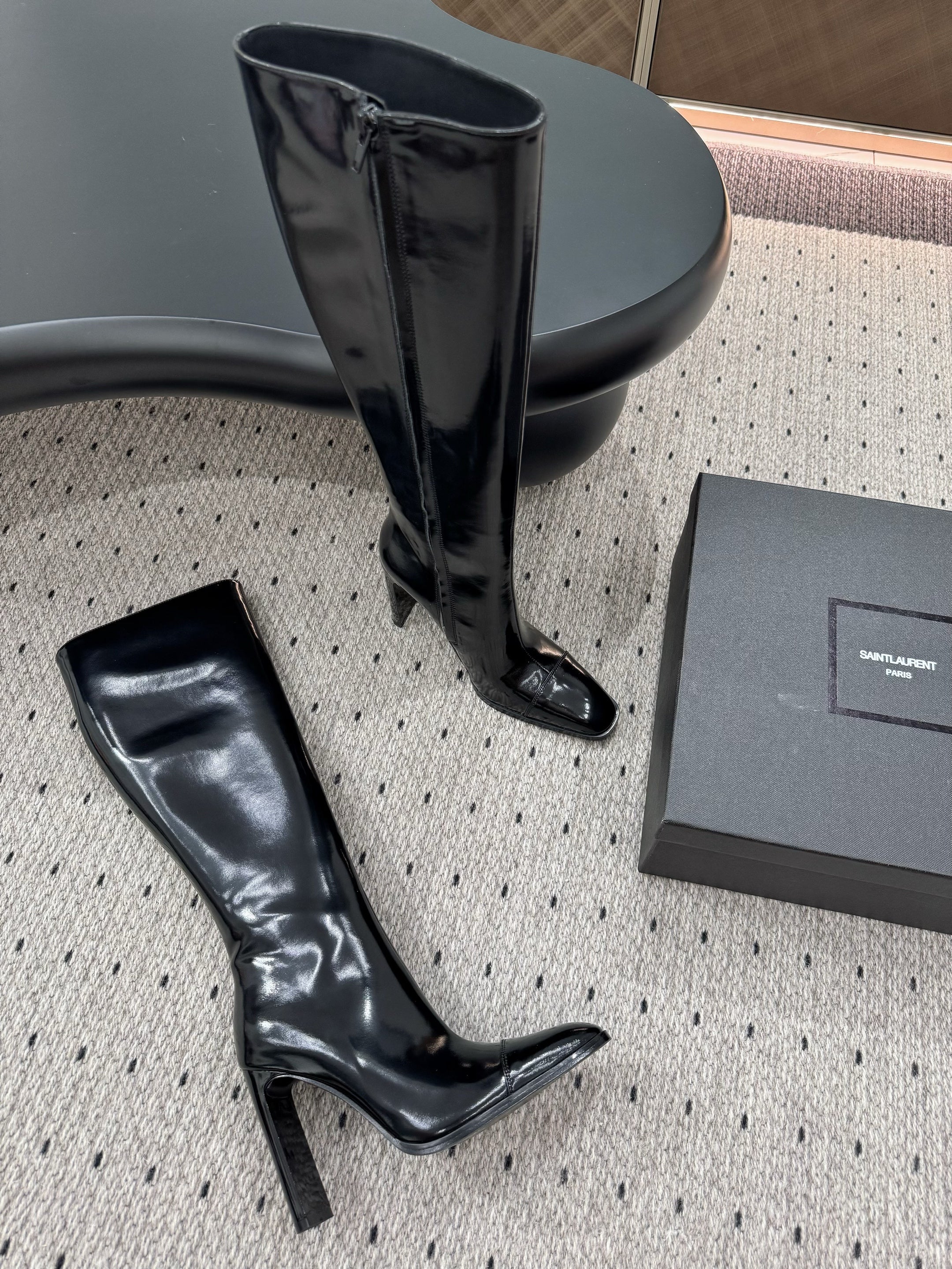 ქალის ჩექმა