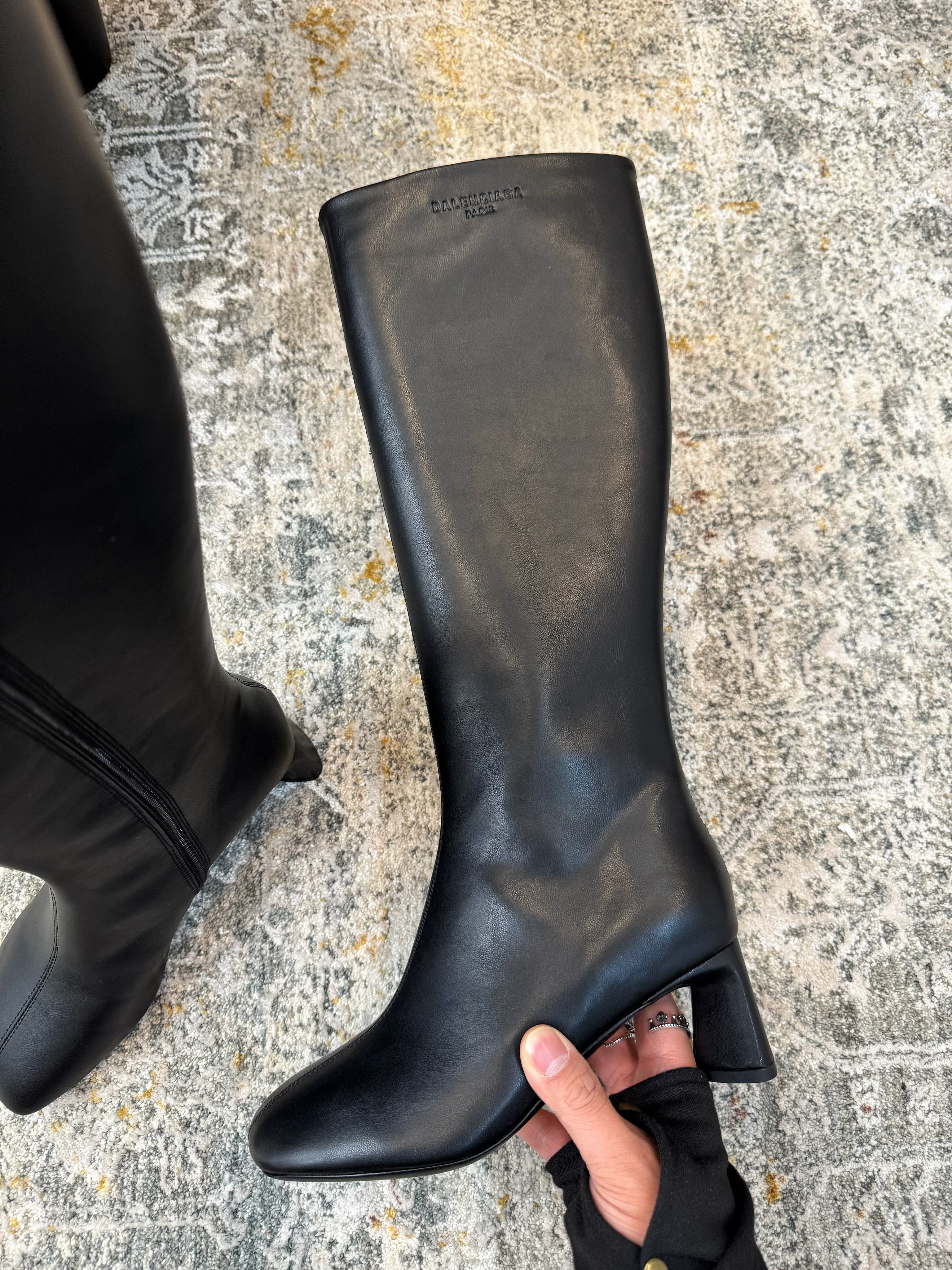 ქალის ჩექმა