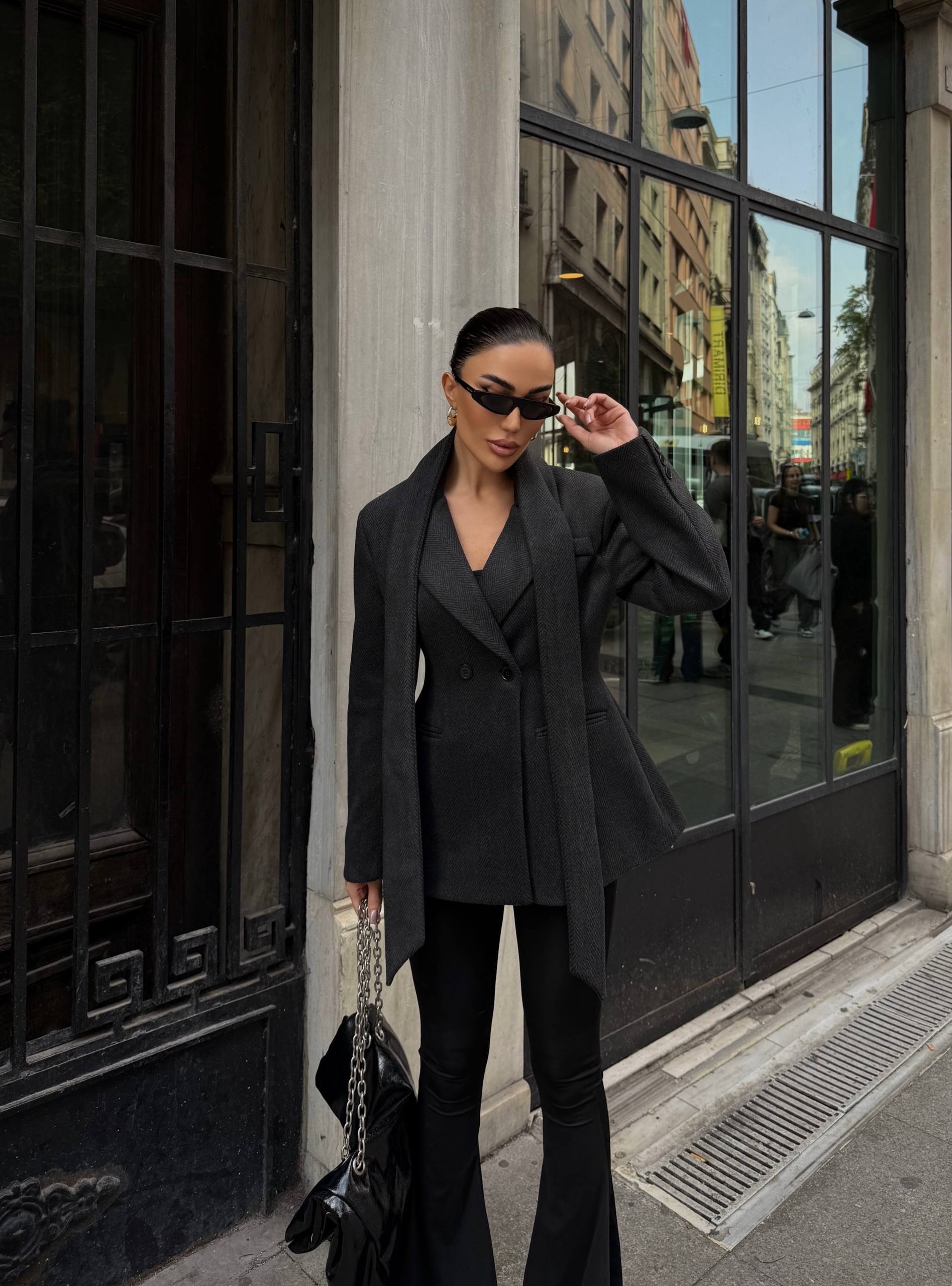 ქალის მანტო-პიჯაკი