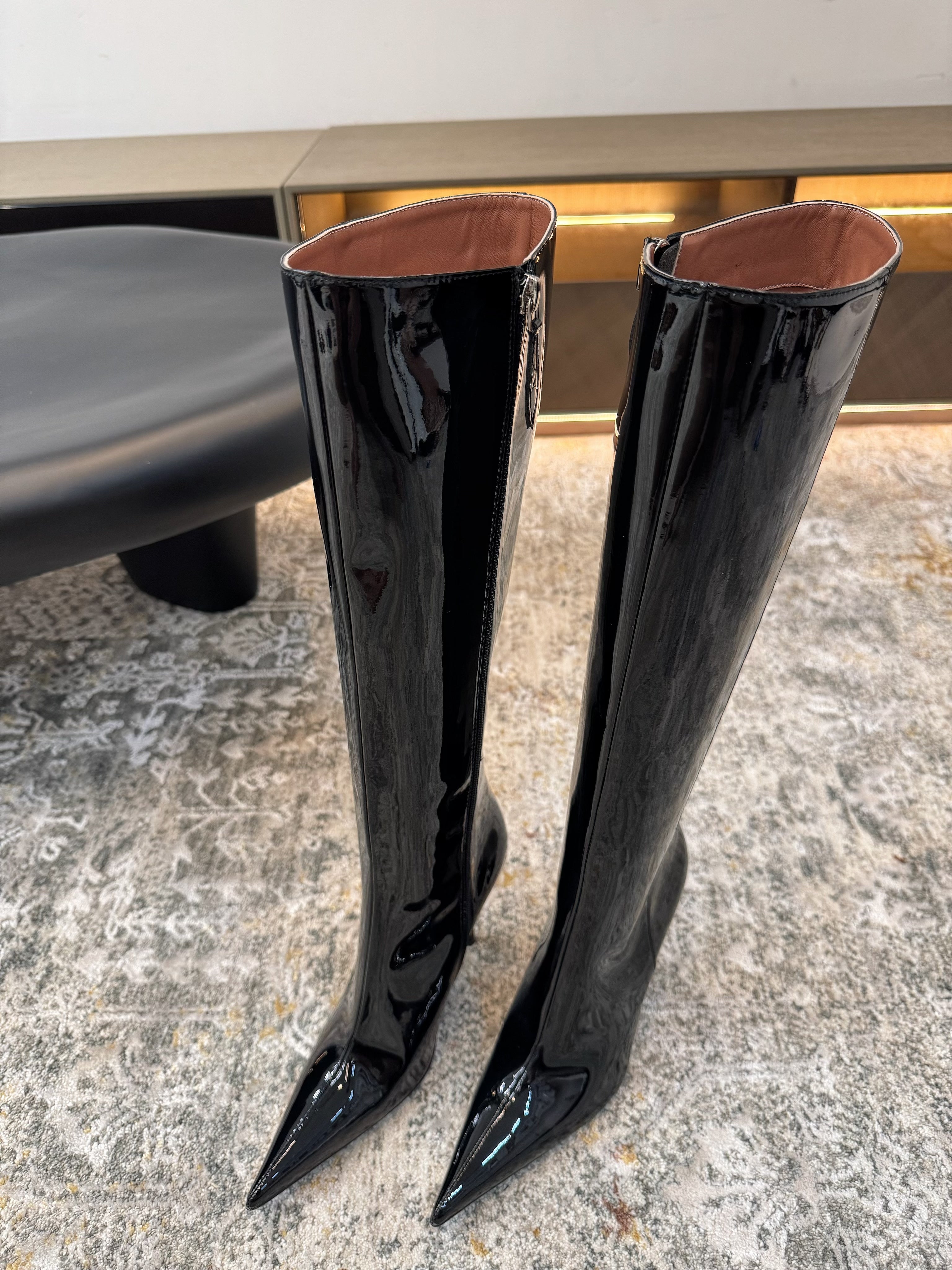 ქალის ჩექმა