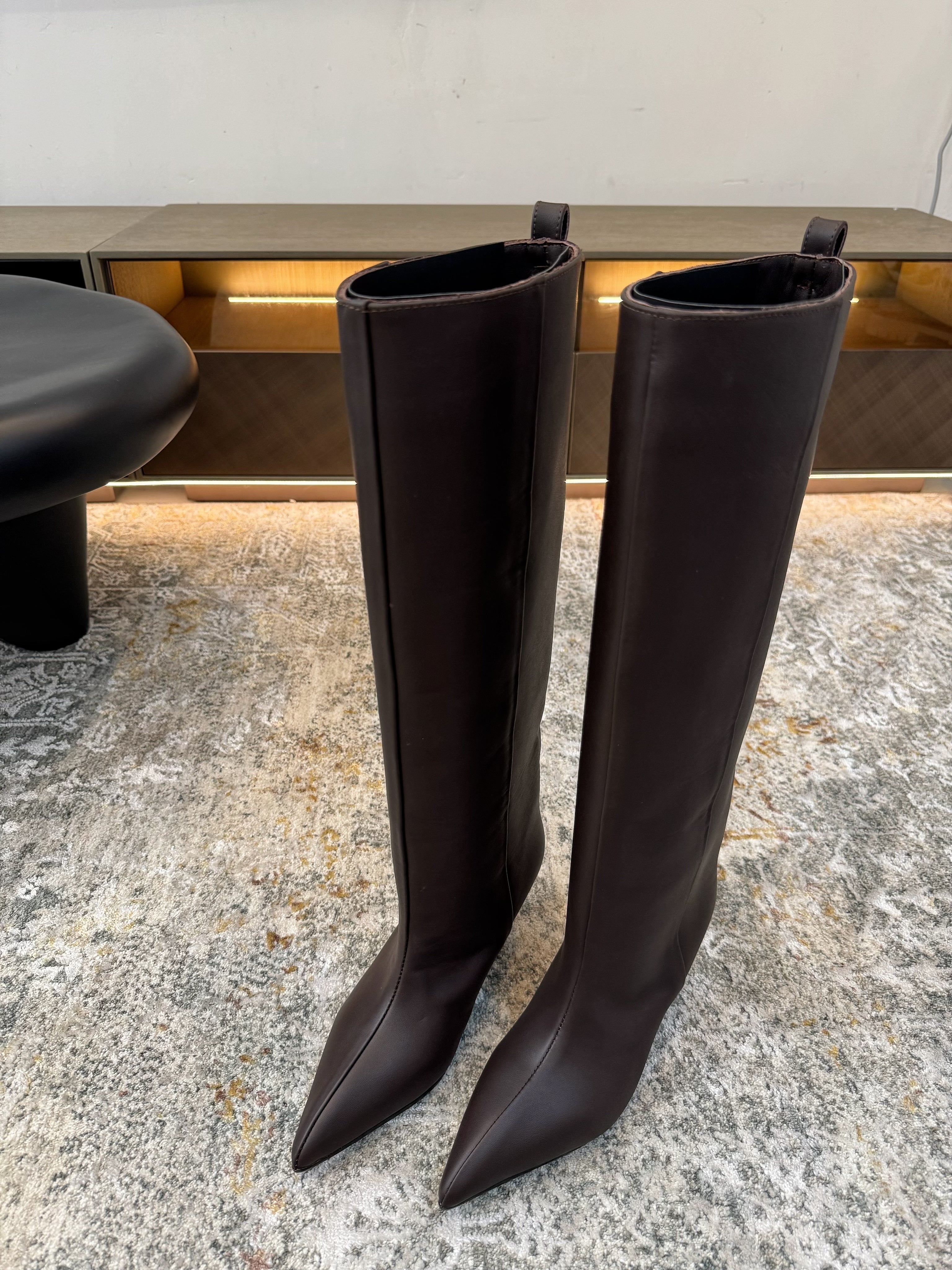 ქალის ჩექმა