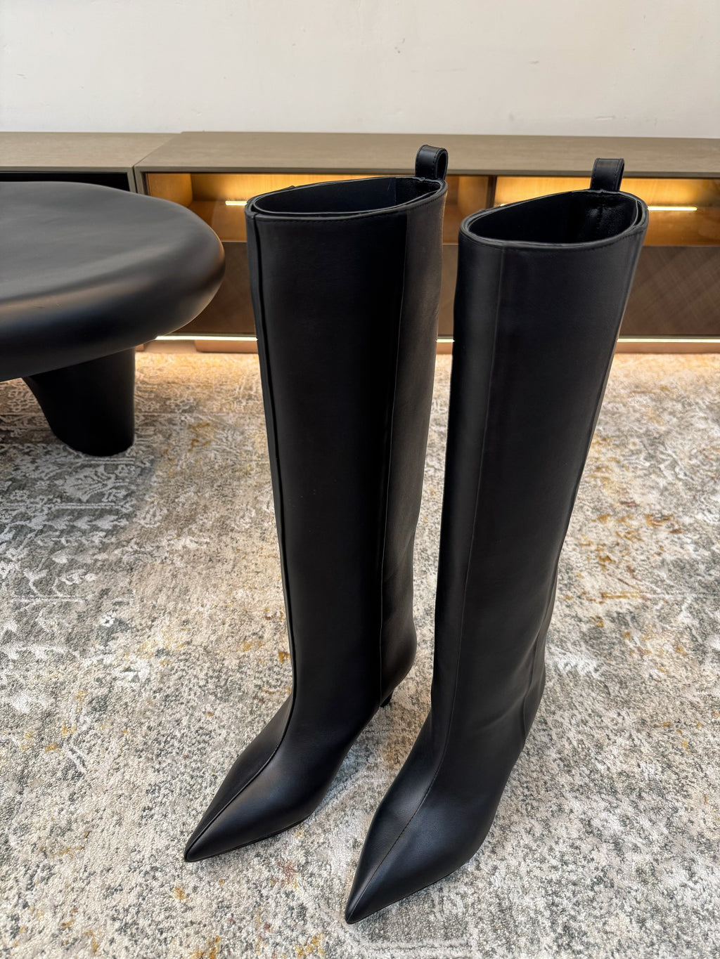 ქალის ჩექმა