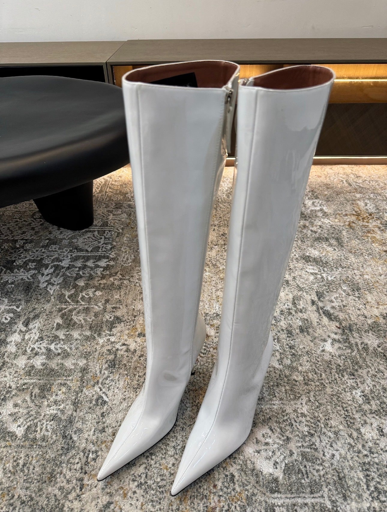 ქალის ტყავის ჩექმა