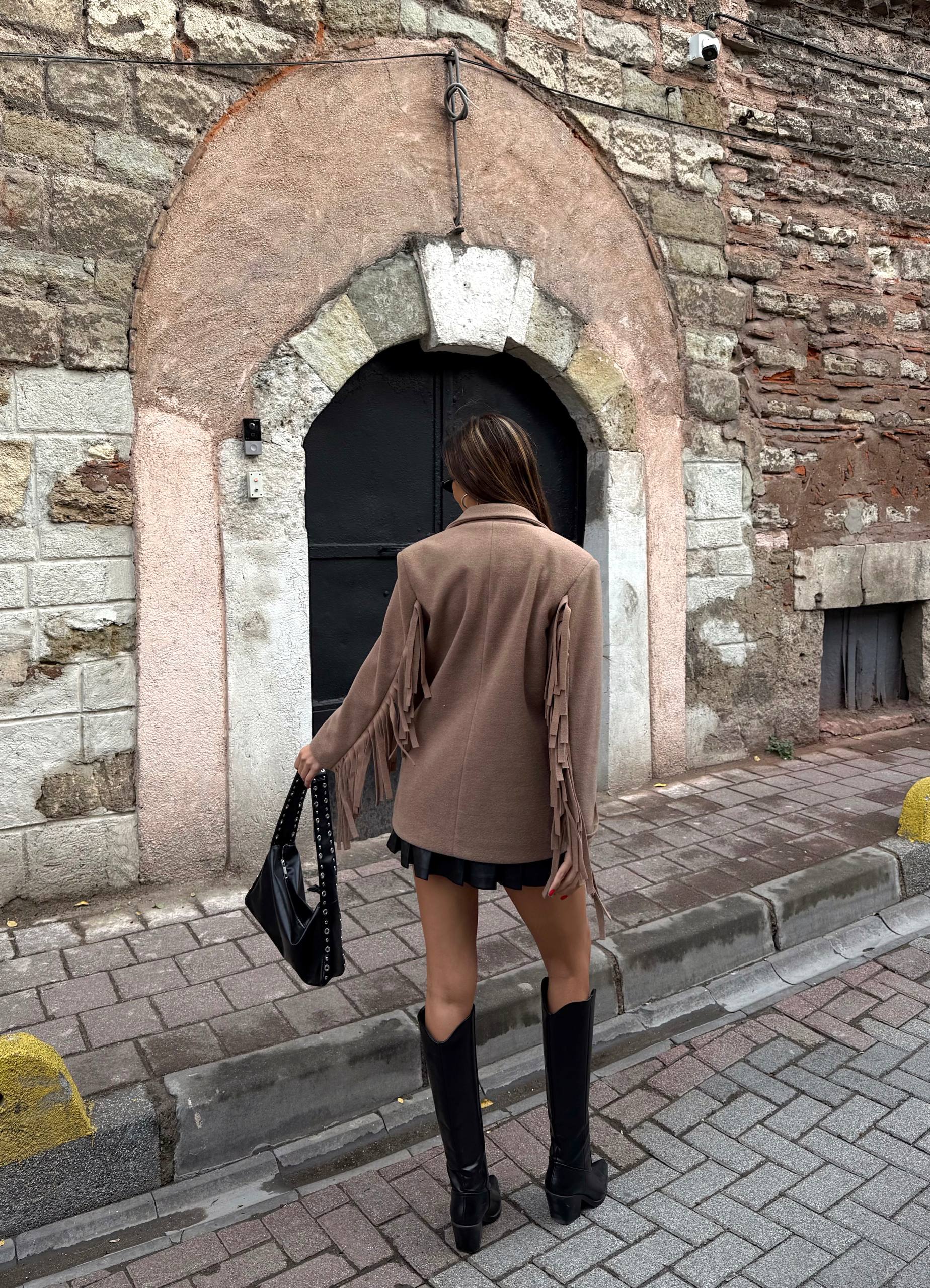 ქალის პიჯაკი-მანტო