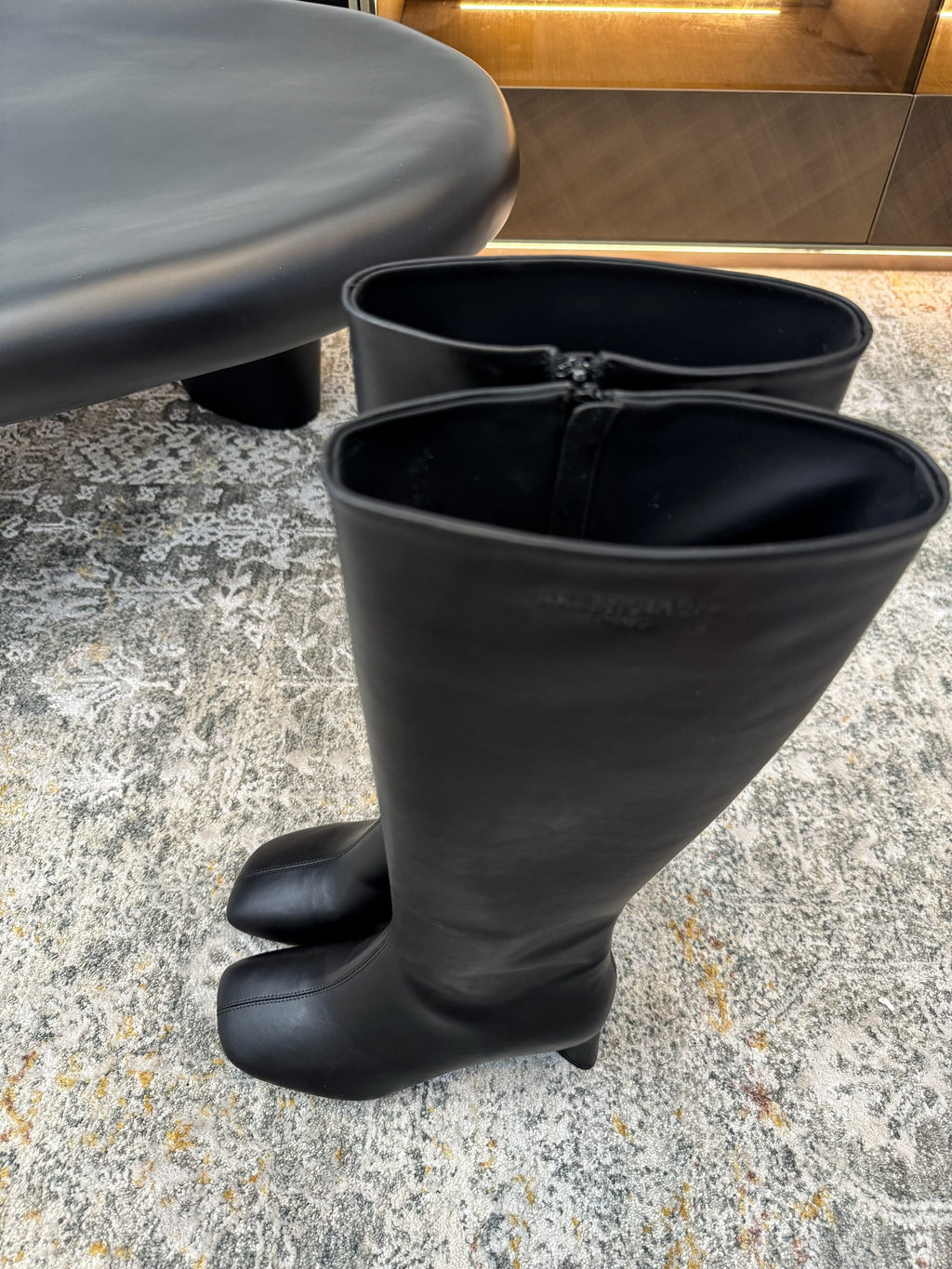 ქალის ჩექმა