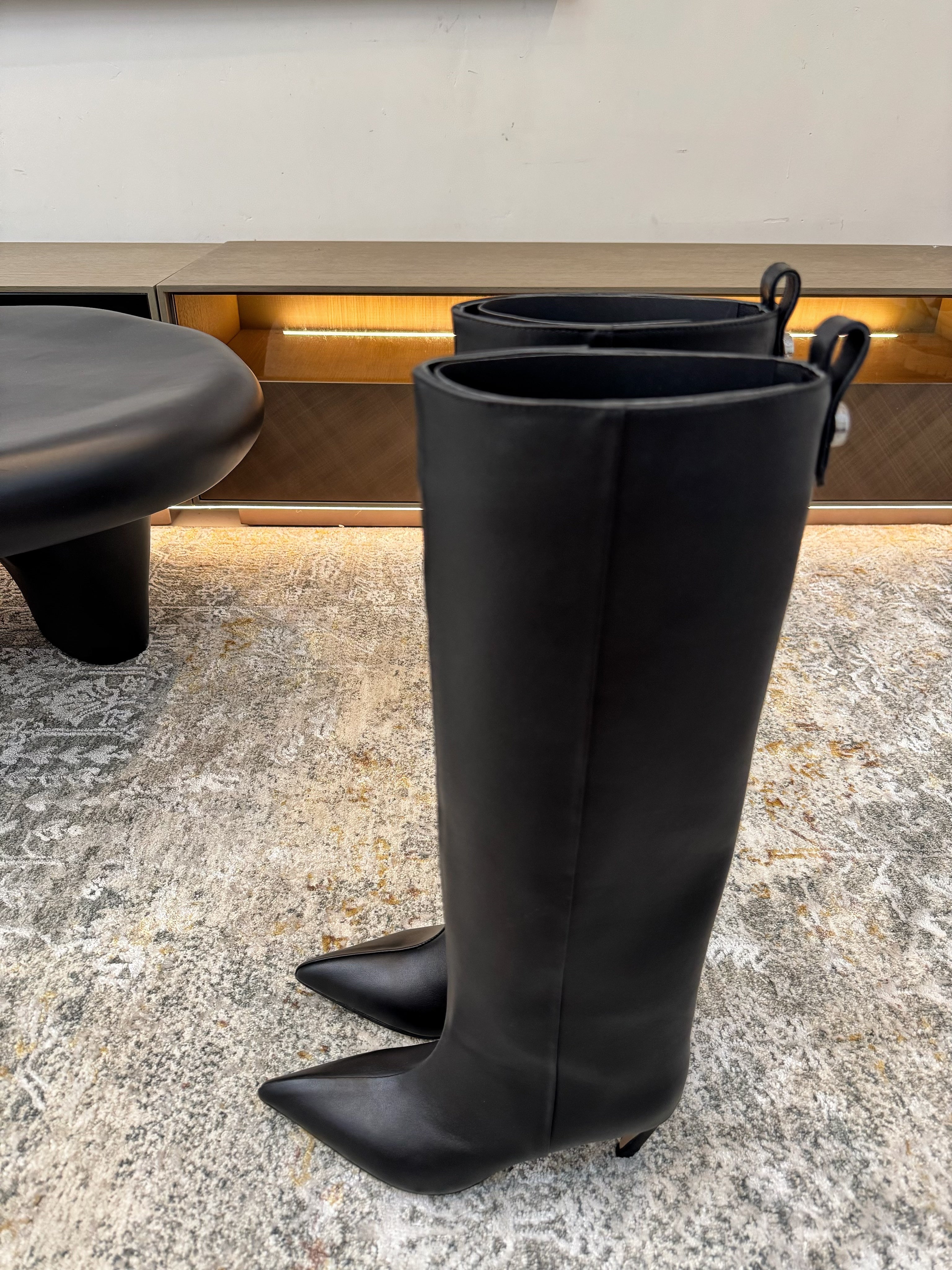 ქალის ჩექმა