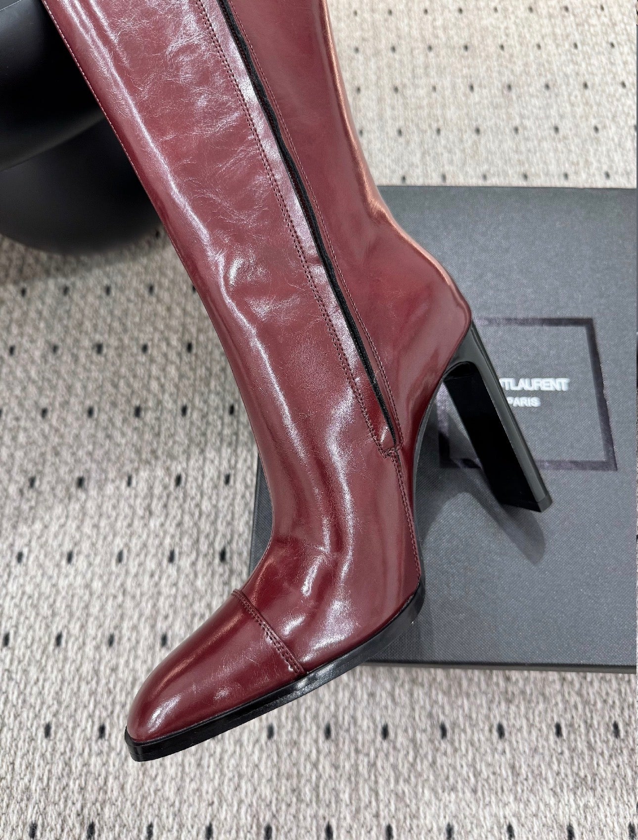 ქალის ტყავის ჩექმა