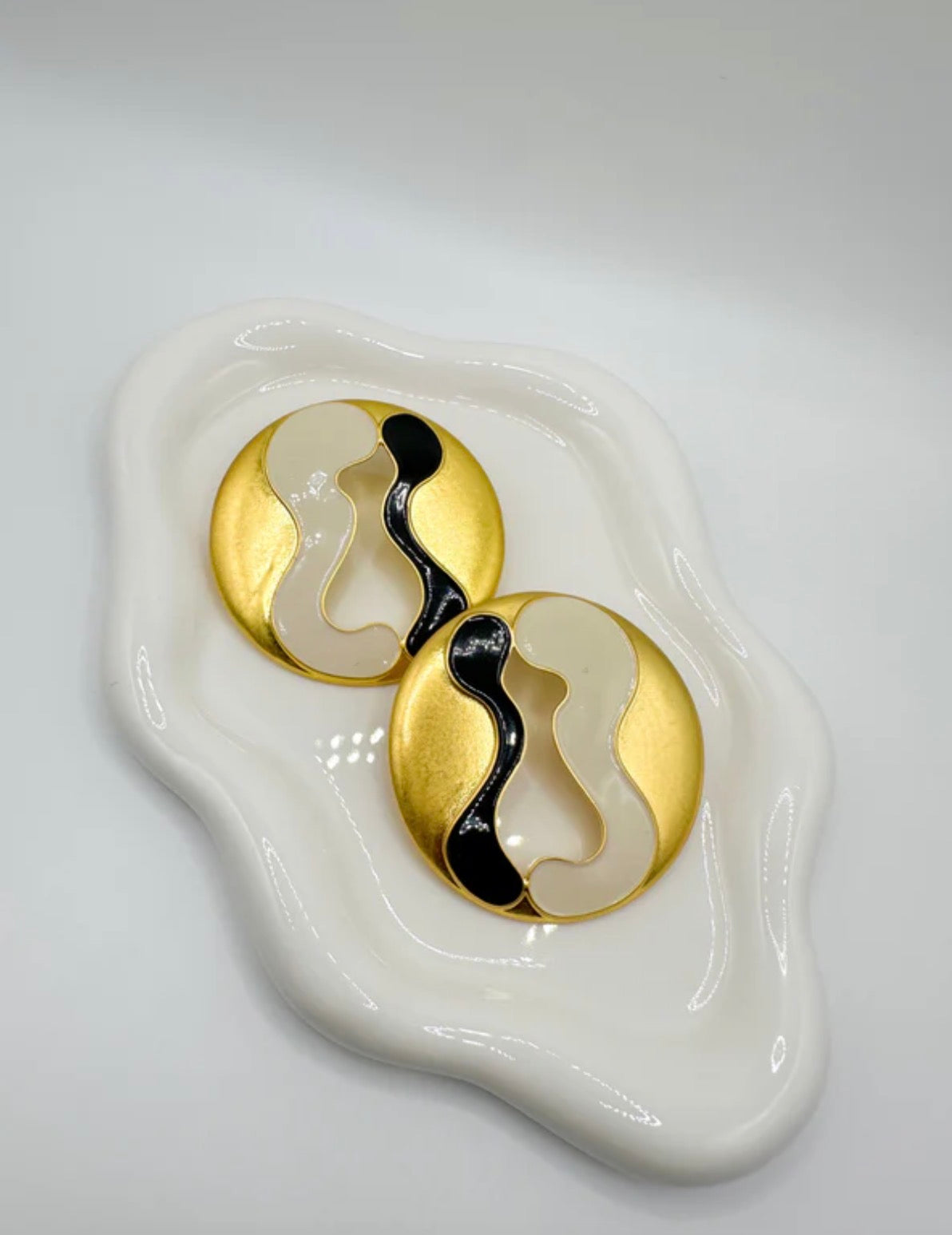 ქალის საყურე