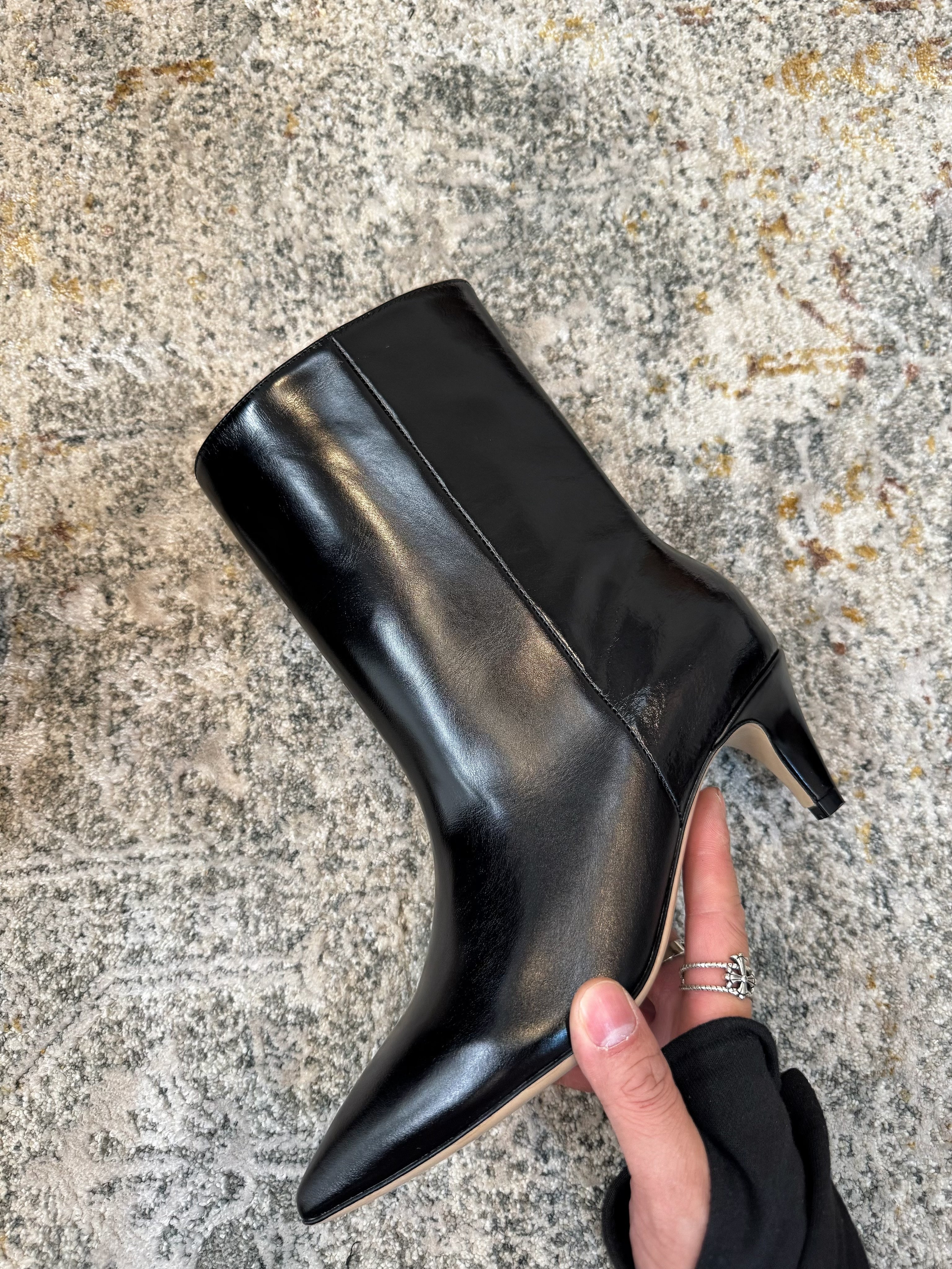 ქალის შუზი