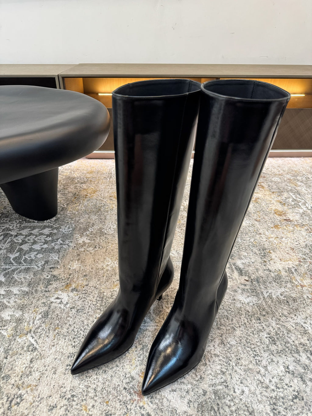 ქალის ჩექმა