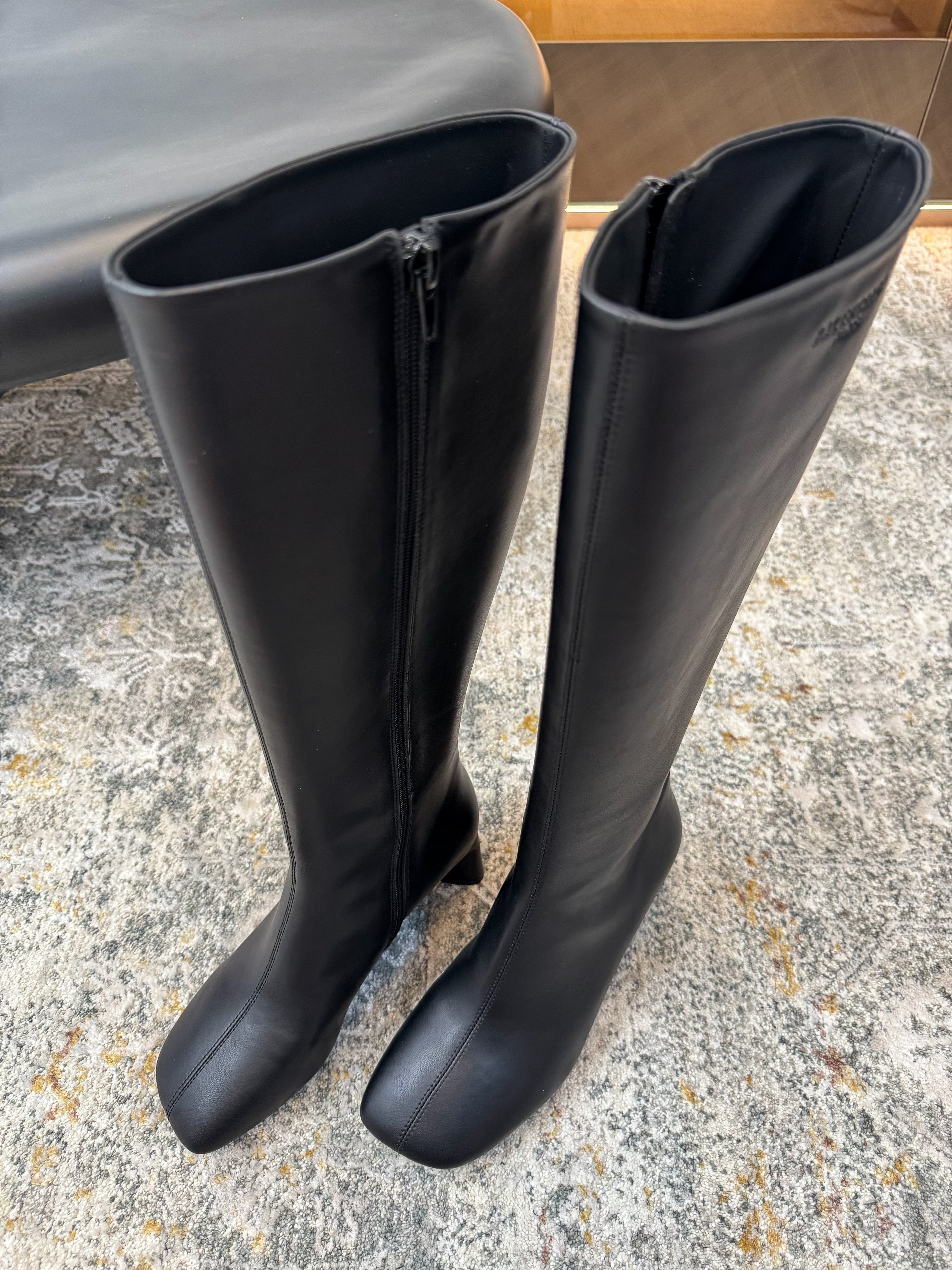 ქალის ჩექმა