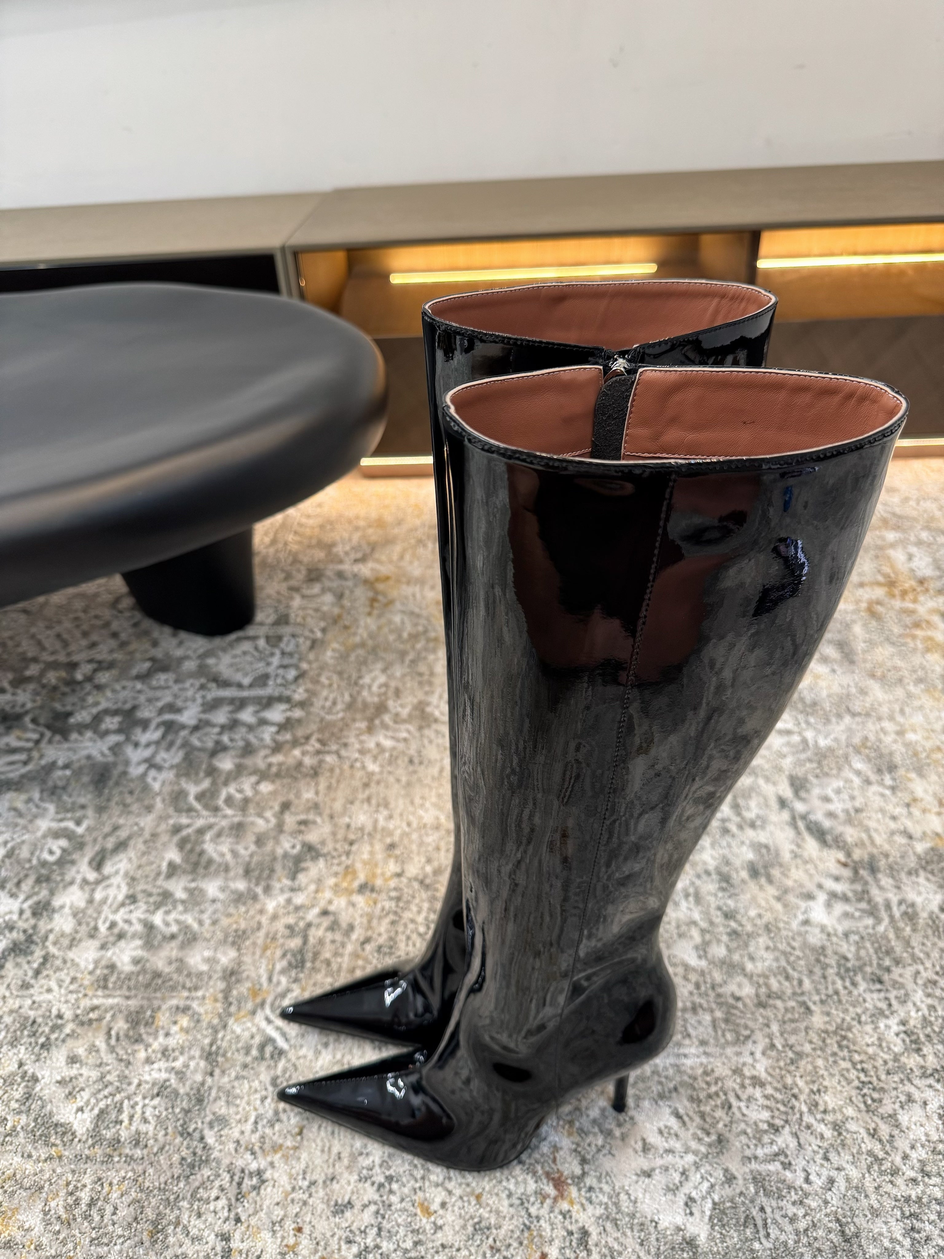 ქალის ჩექმა