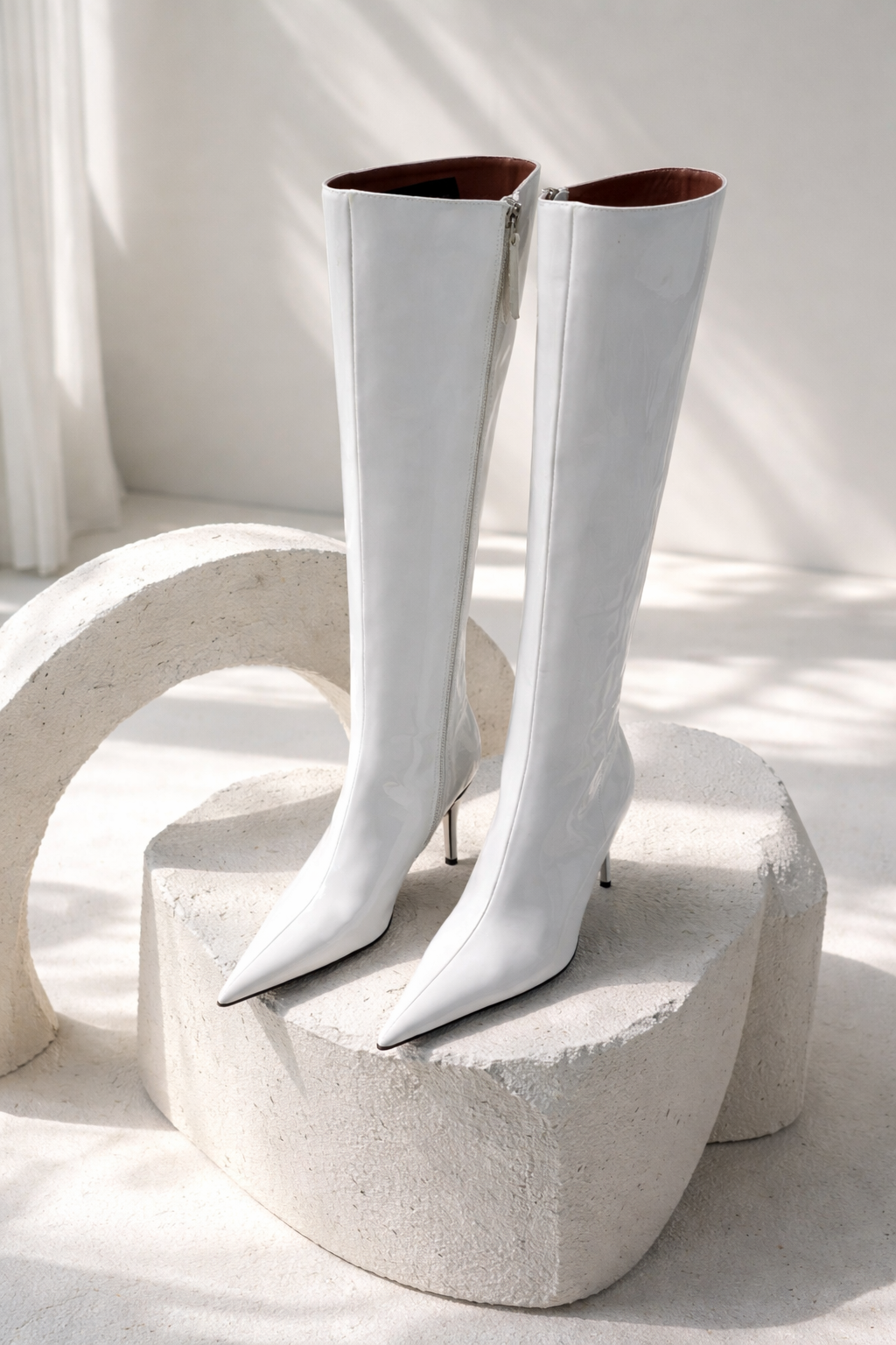 ქალის ტყავის ჩექმა