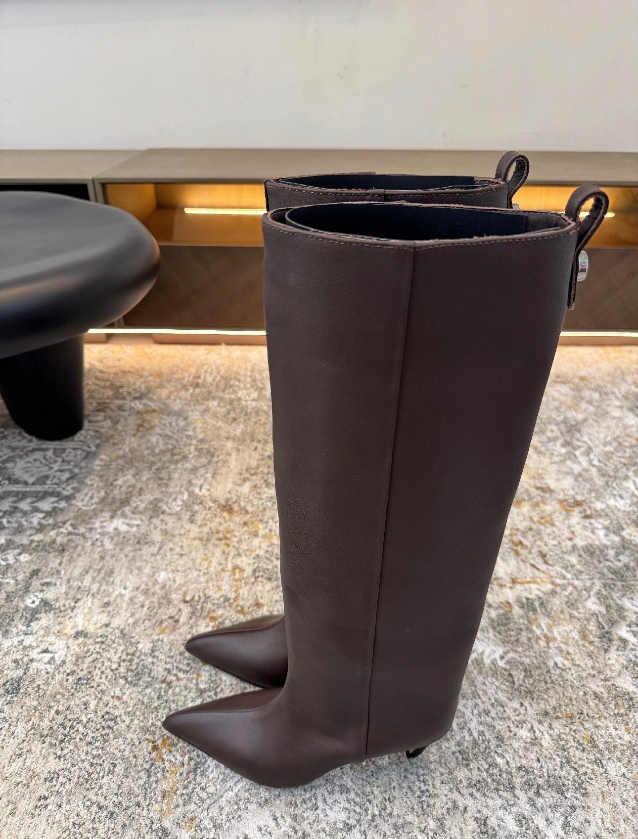 ქალის ტყავის ჩექმა