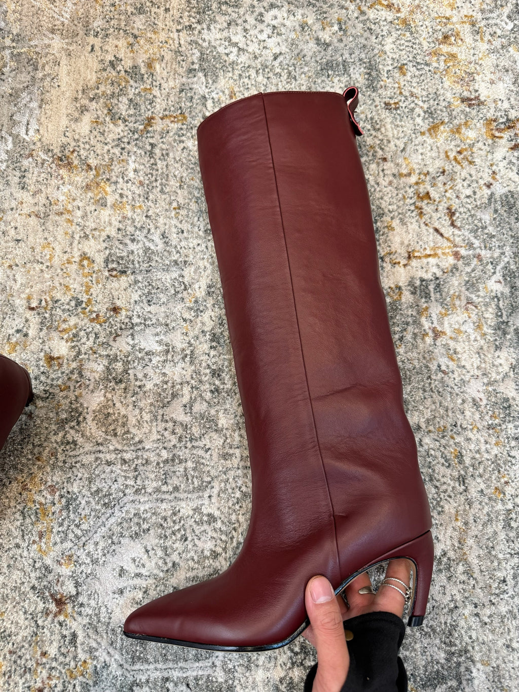 ქალის ჩექმა