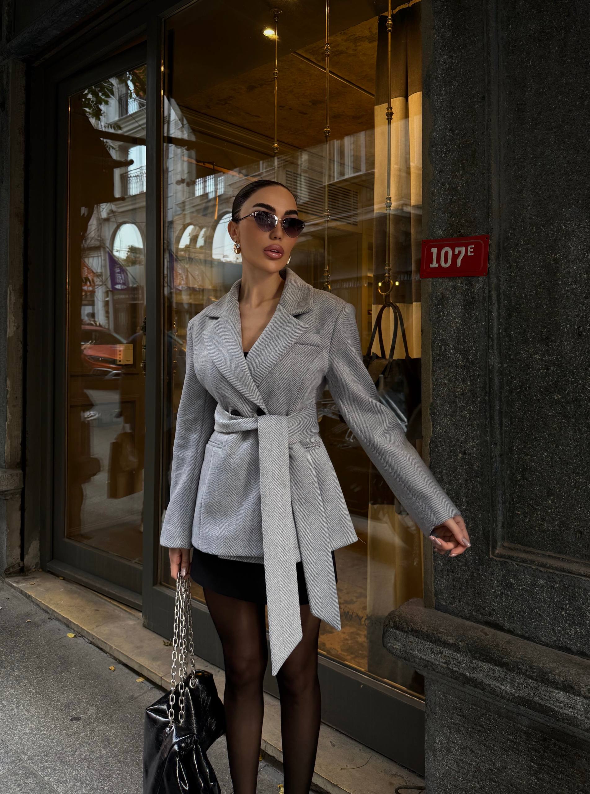 ქალის მანტო-პიჯაკი