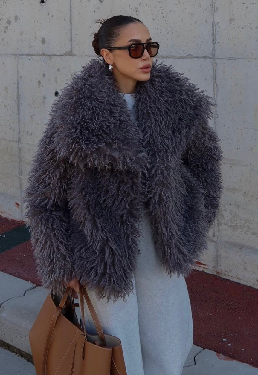 ქალის ბეწვის ქურქი