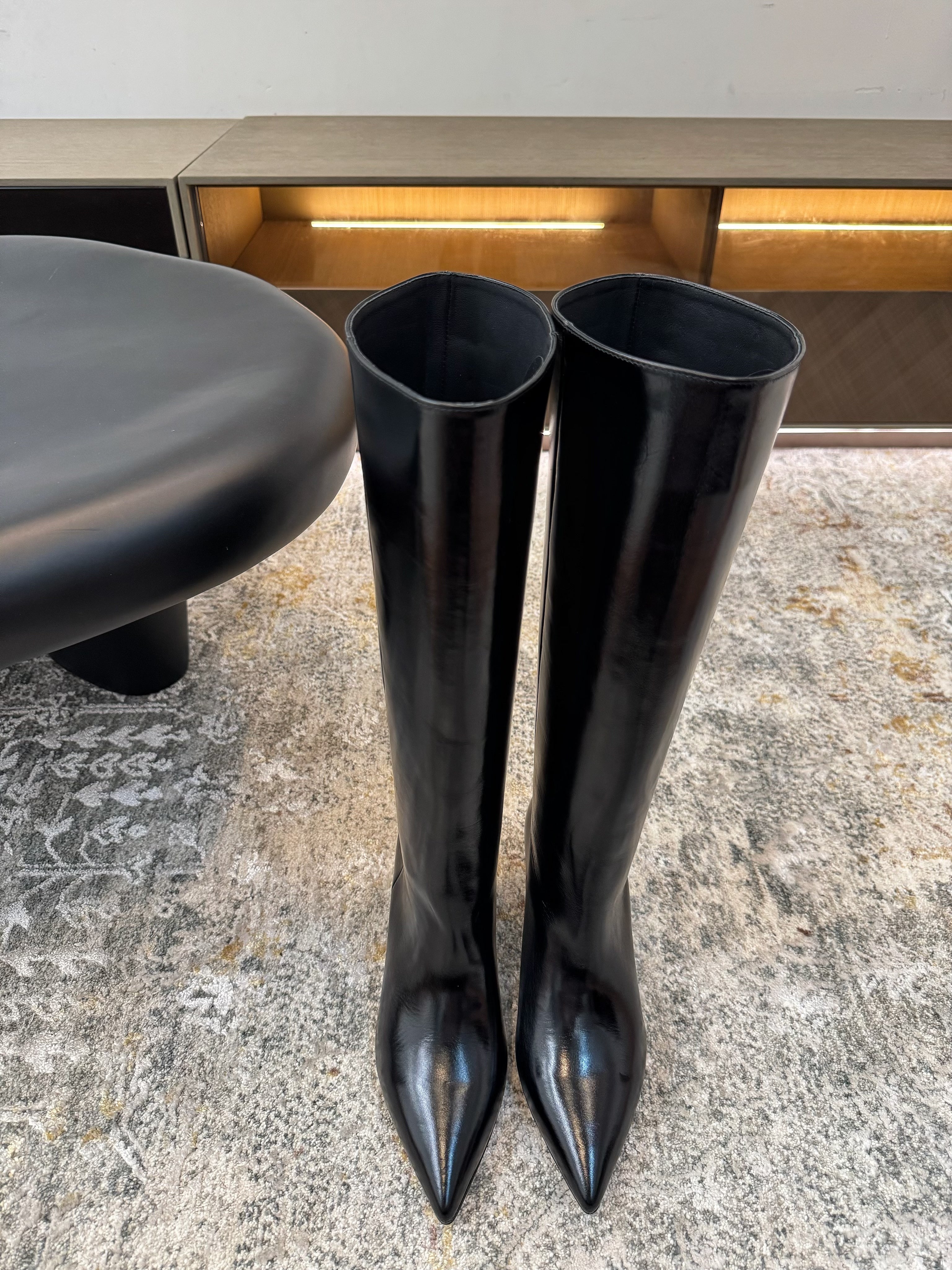 ქალის ჩექმა