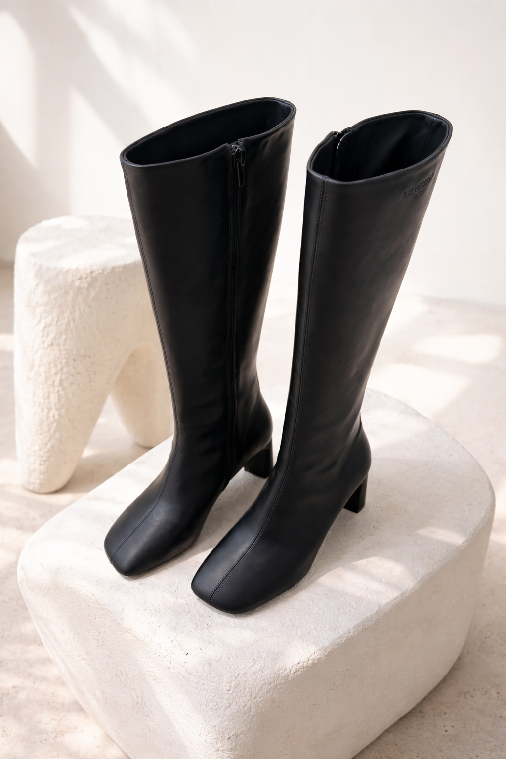 ქალის ჩექმა