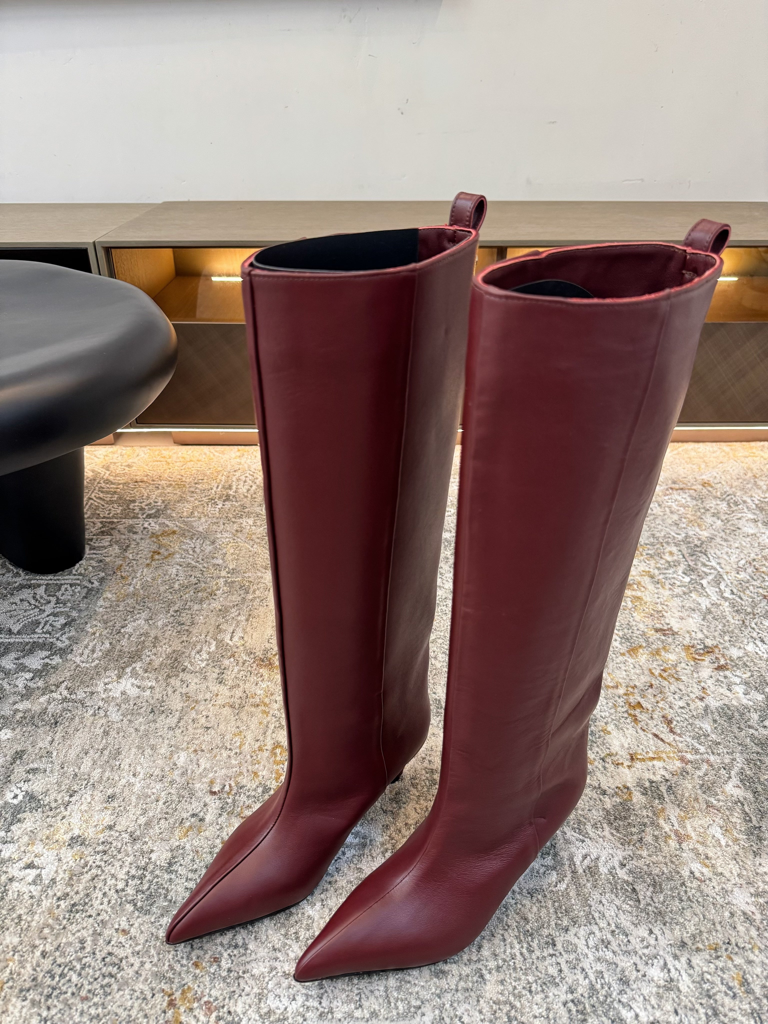 ქალის ჩექმა