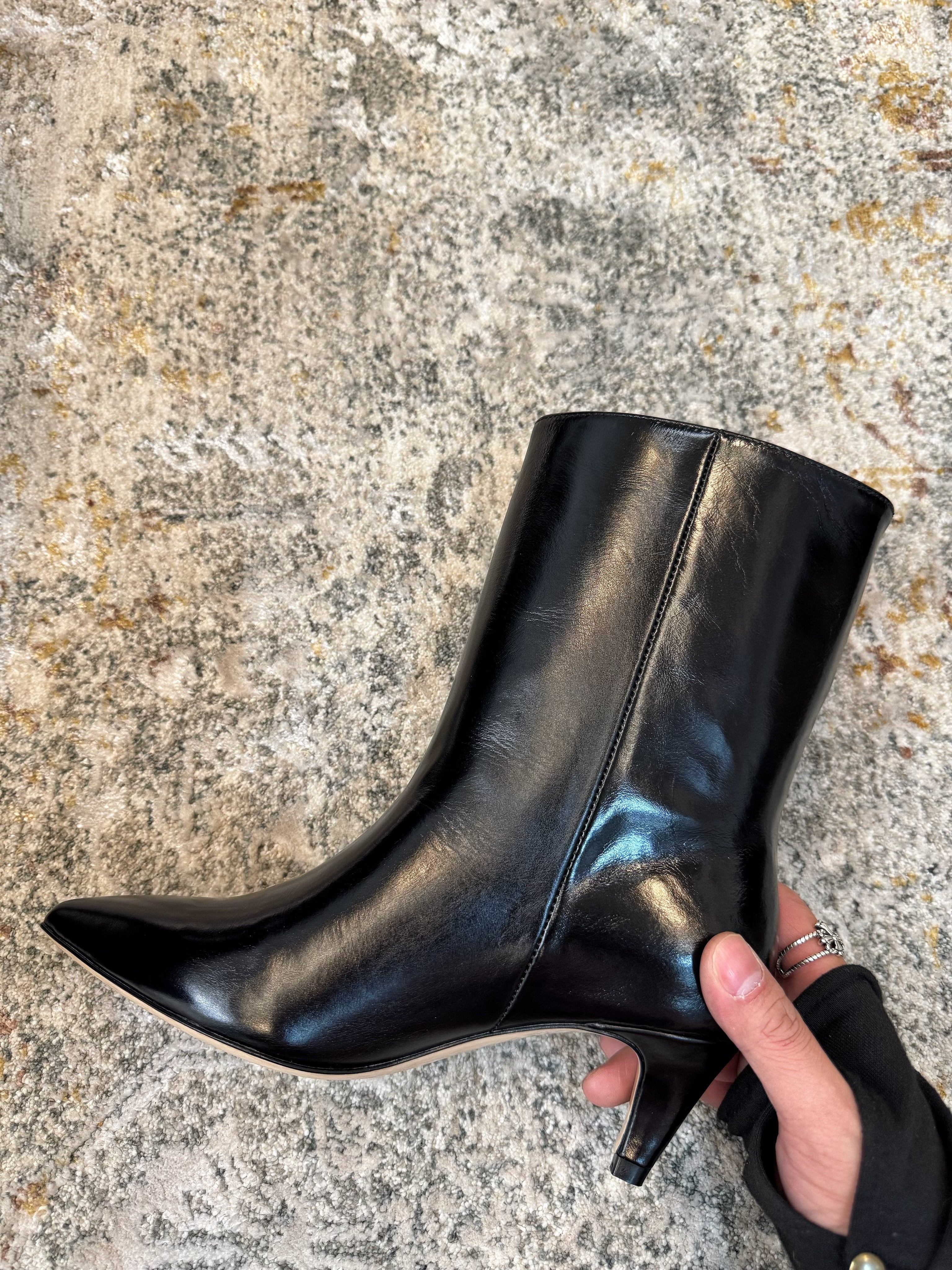 ქალის შუზი