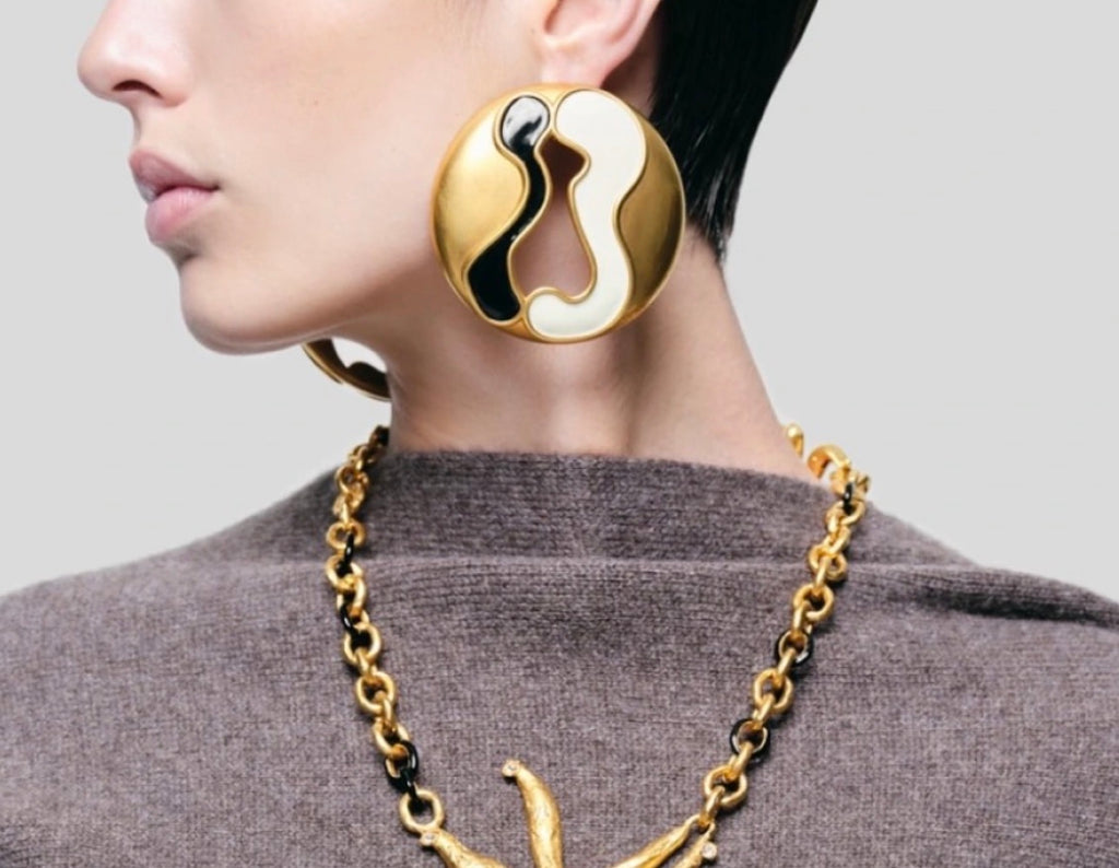 ქალის საყურე