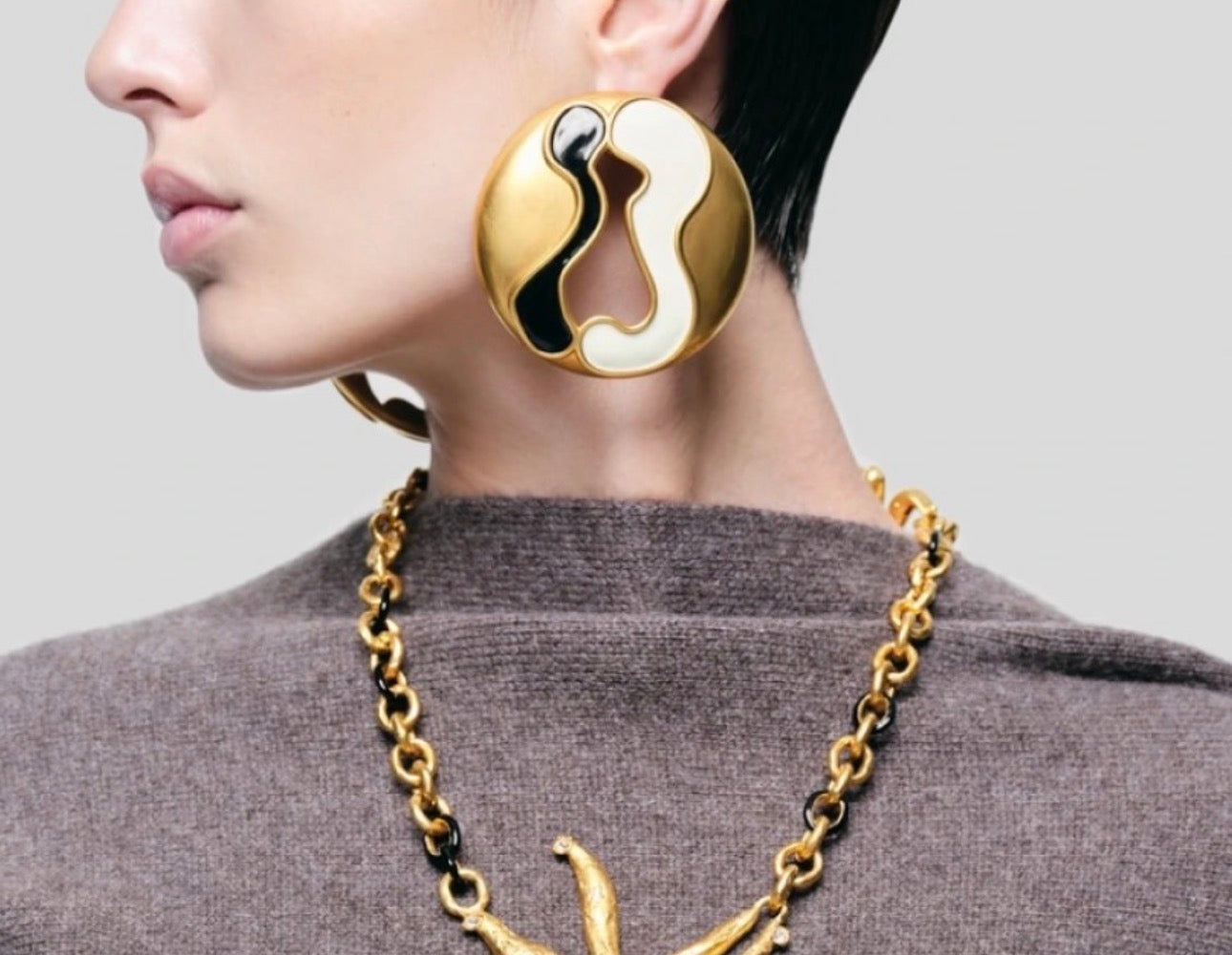 ქალის საყურე