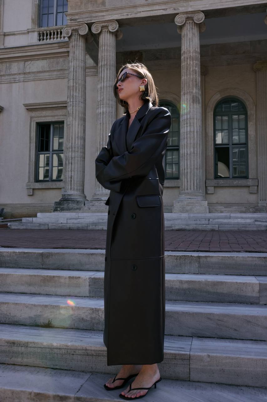 ქალის ტყავის თრენჩი