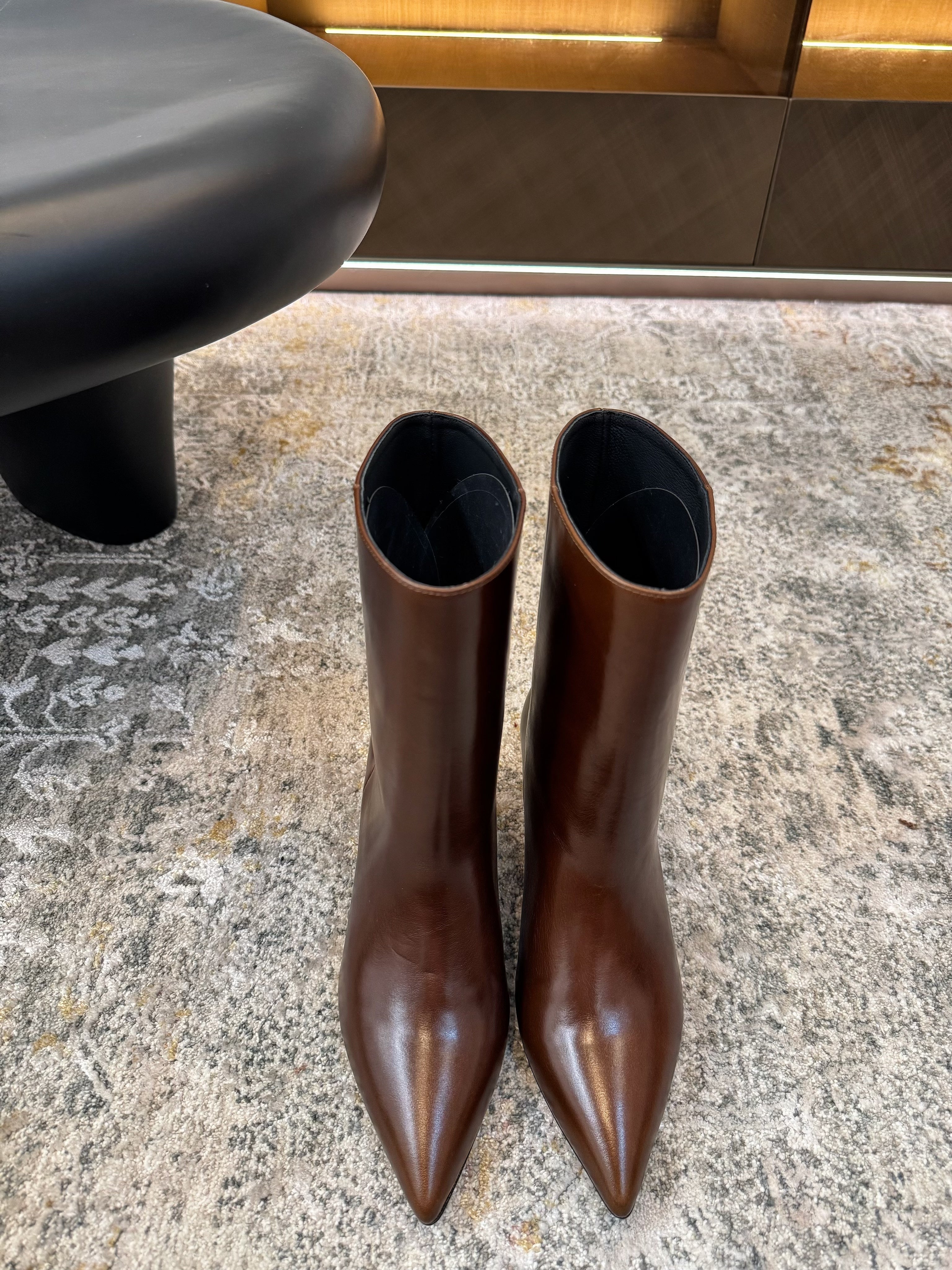 ქალის შუზი