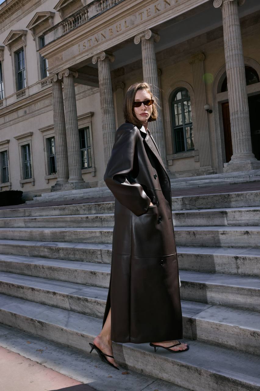 ქალის ტყავის თრენჩი