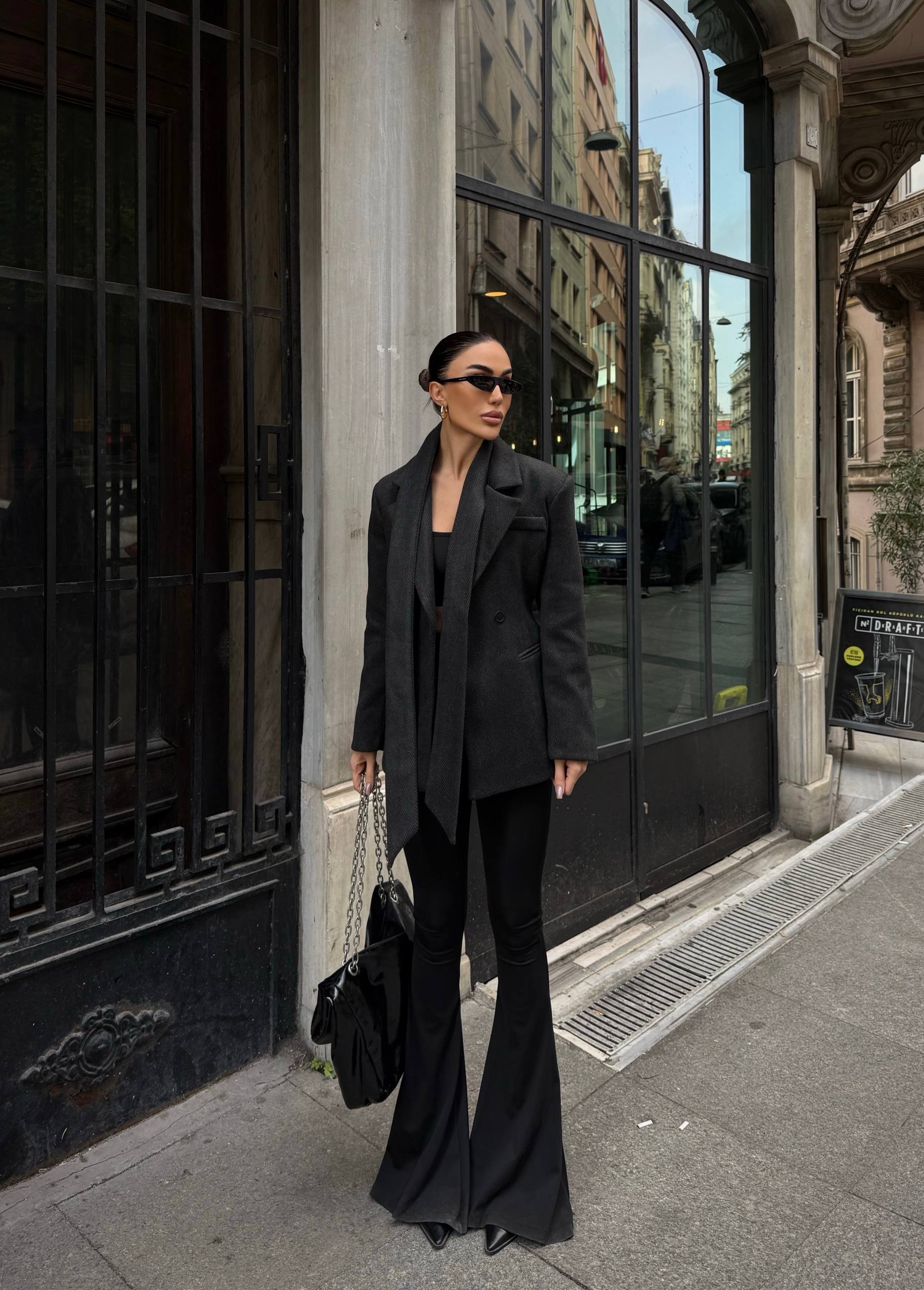 ქალის მანტო-პიჯაკი