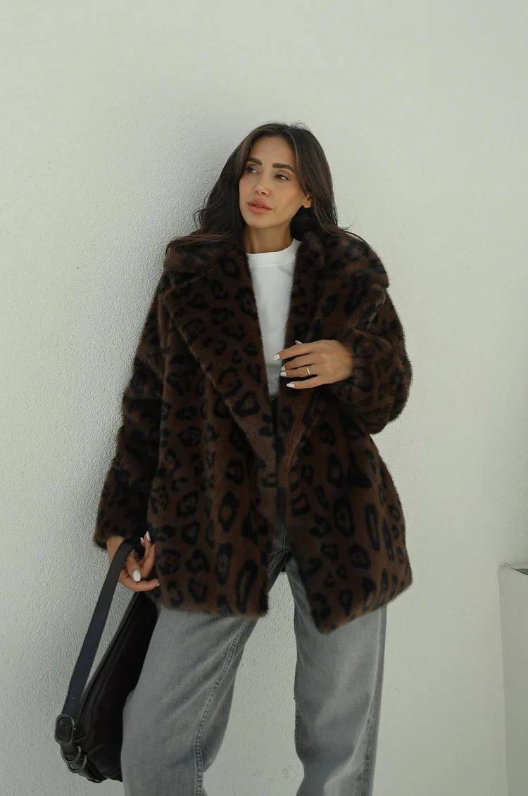 ქალის ბეწვის ქურქი