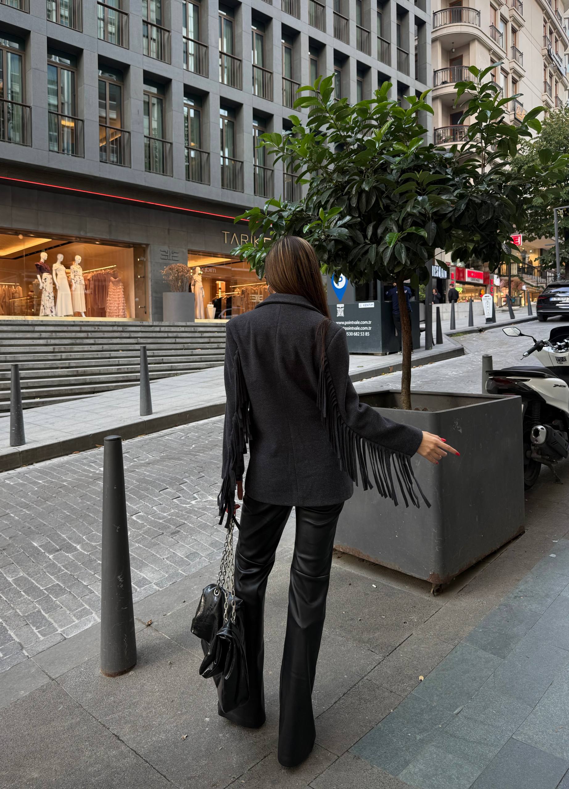 ქალის პიჯაკი-მანტო