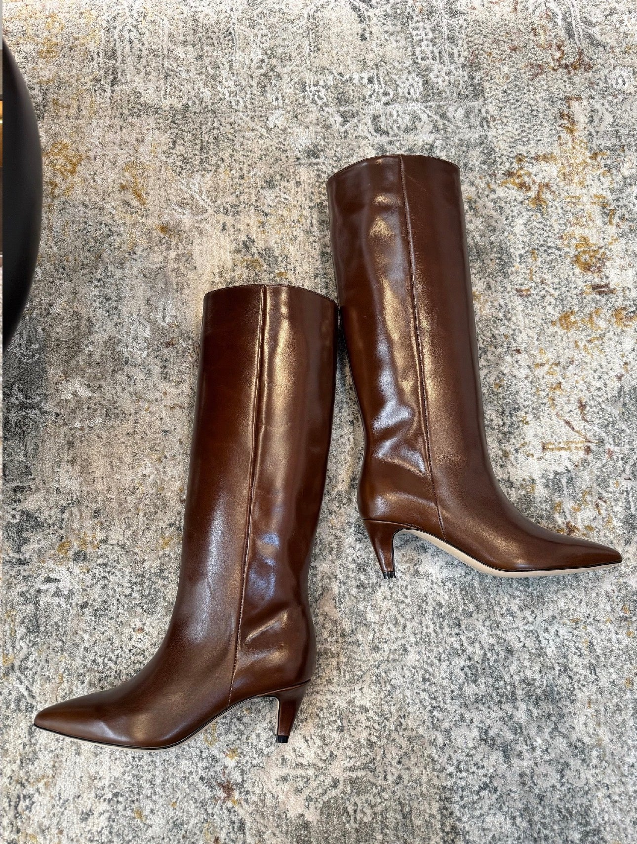 ქალის ტყავის ჩექმა