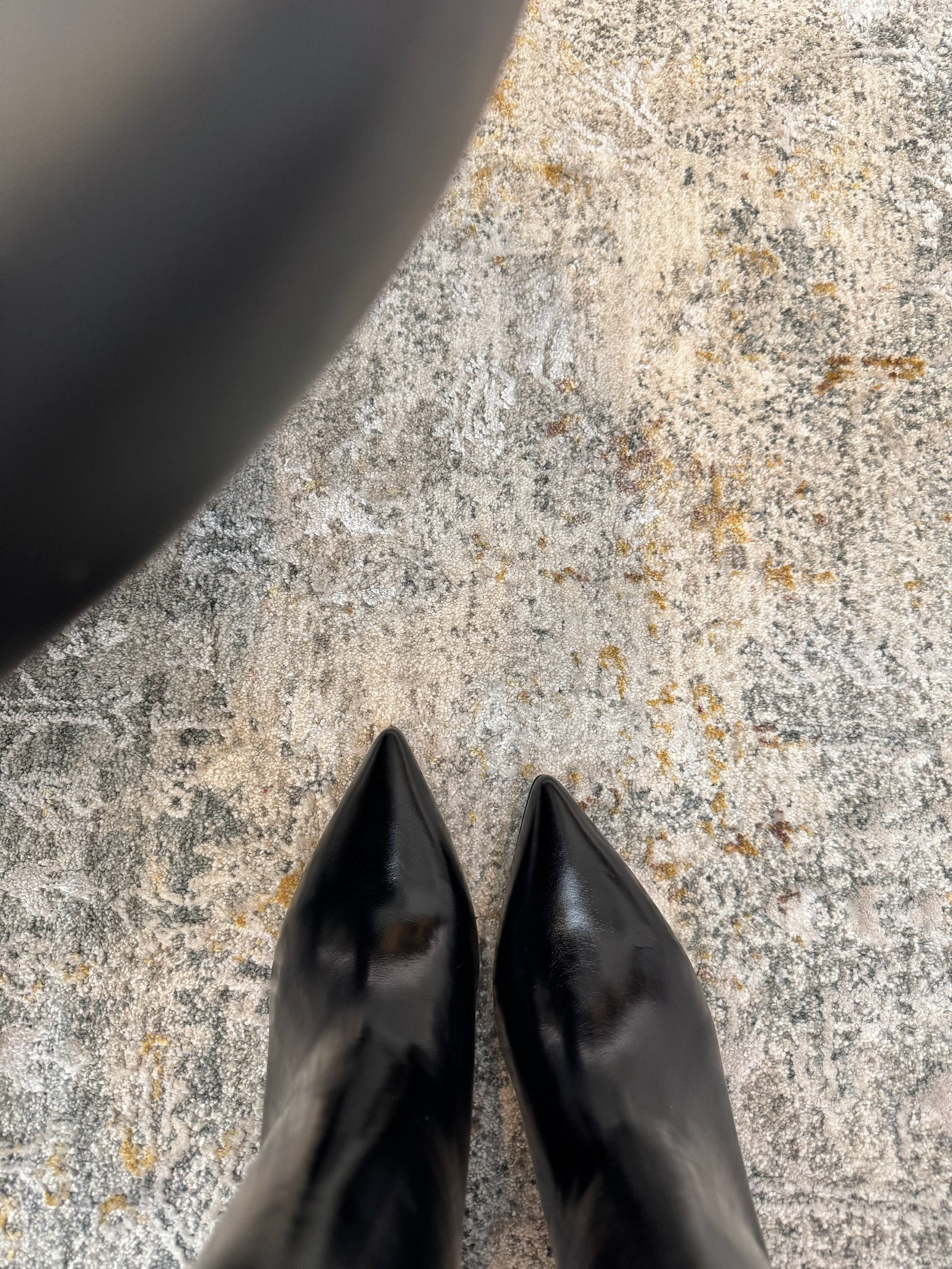 ქალის შუზი