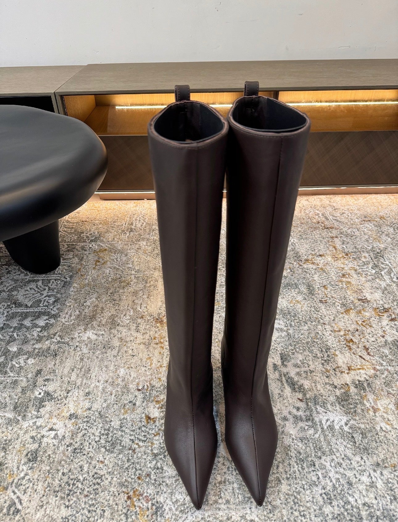 ქალის ტყავის ჩექმა