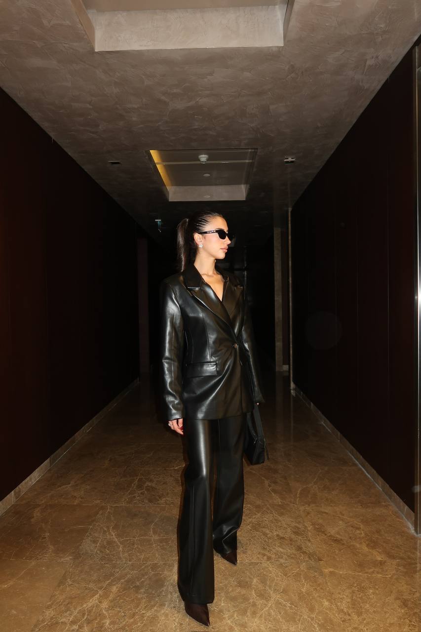 ქალის ტყავის შარვალი