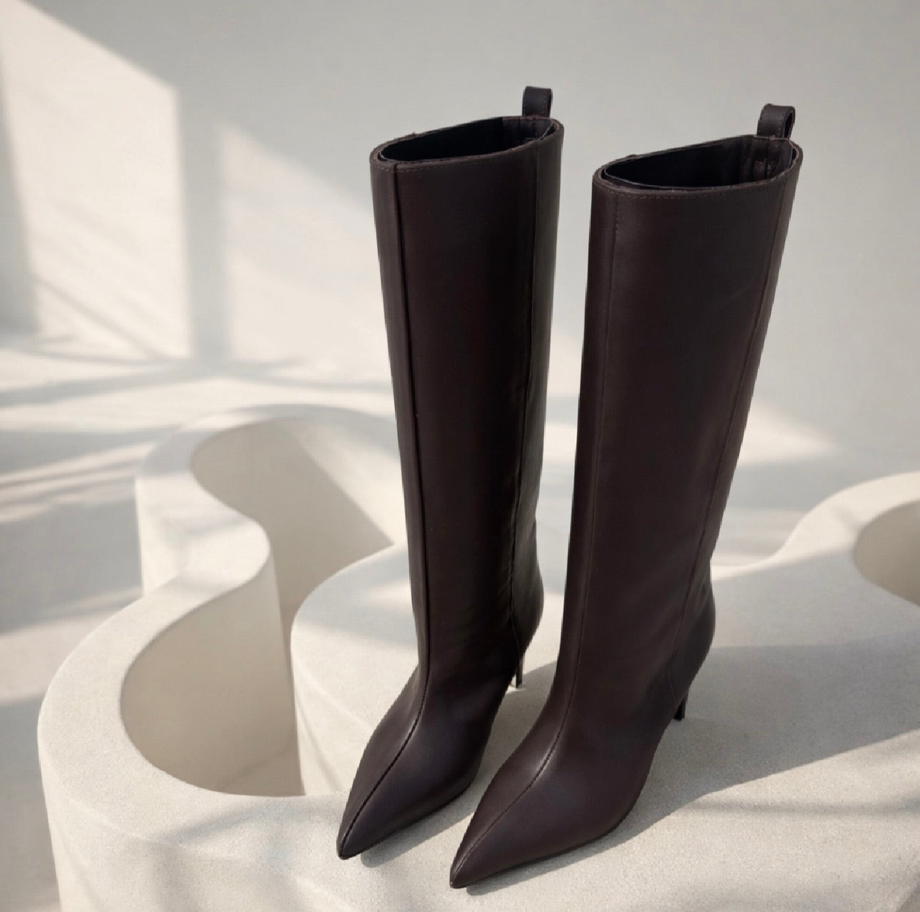 ქალის ტყავის ჩექმა