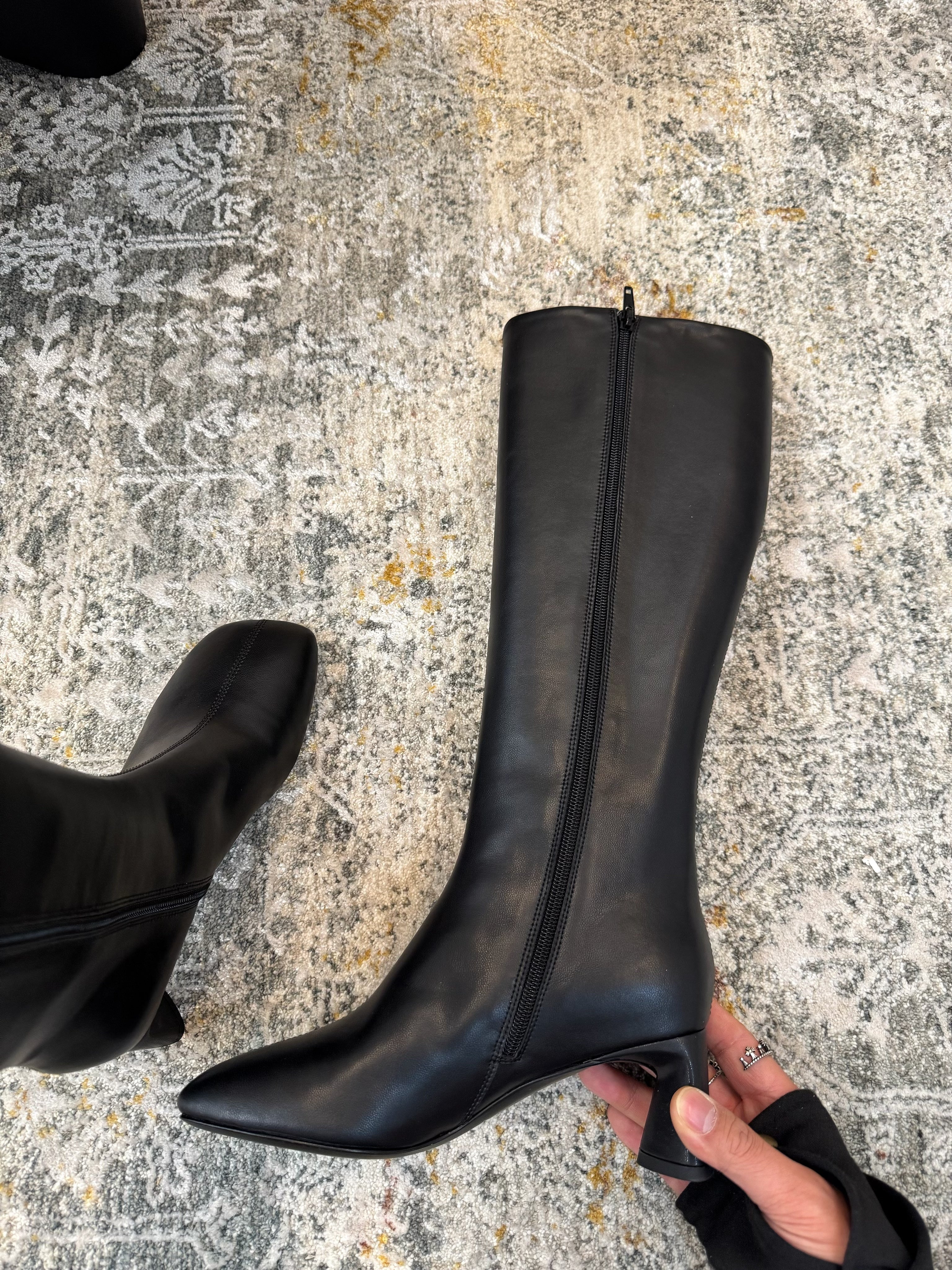 ქალის ჩექმა