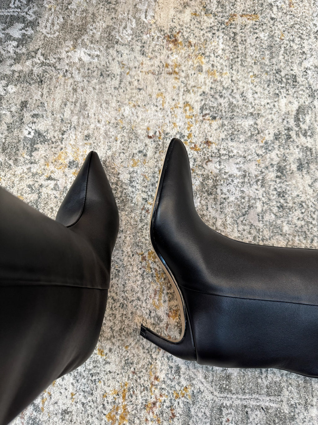 ქალის ჩექმა